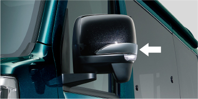 ドアミラーガーニッシュ(メッキ)(電動格納式カラードドアミラー付車用)