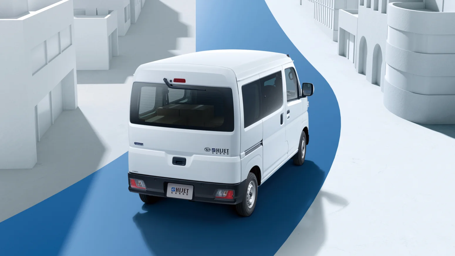 画像：走行距離の長い道路を走行しているe-ハイゼット カーゴ