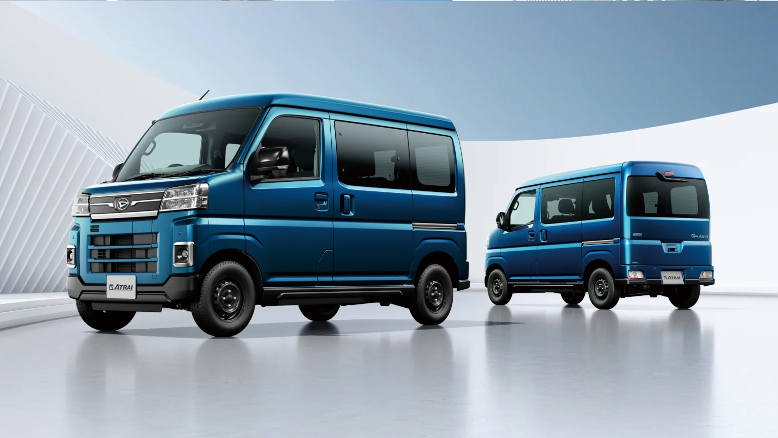 画像：e-アトレー RSの左前方向きと、左後方向きの2車体