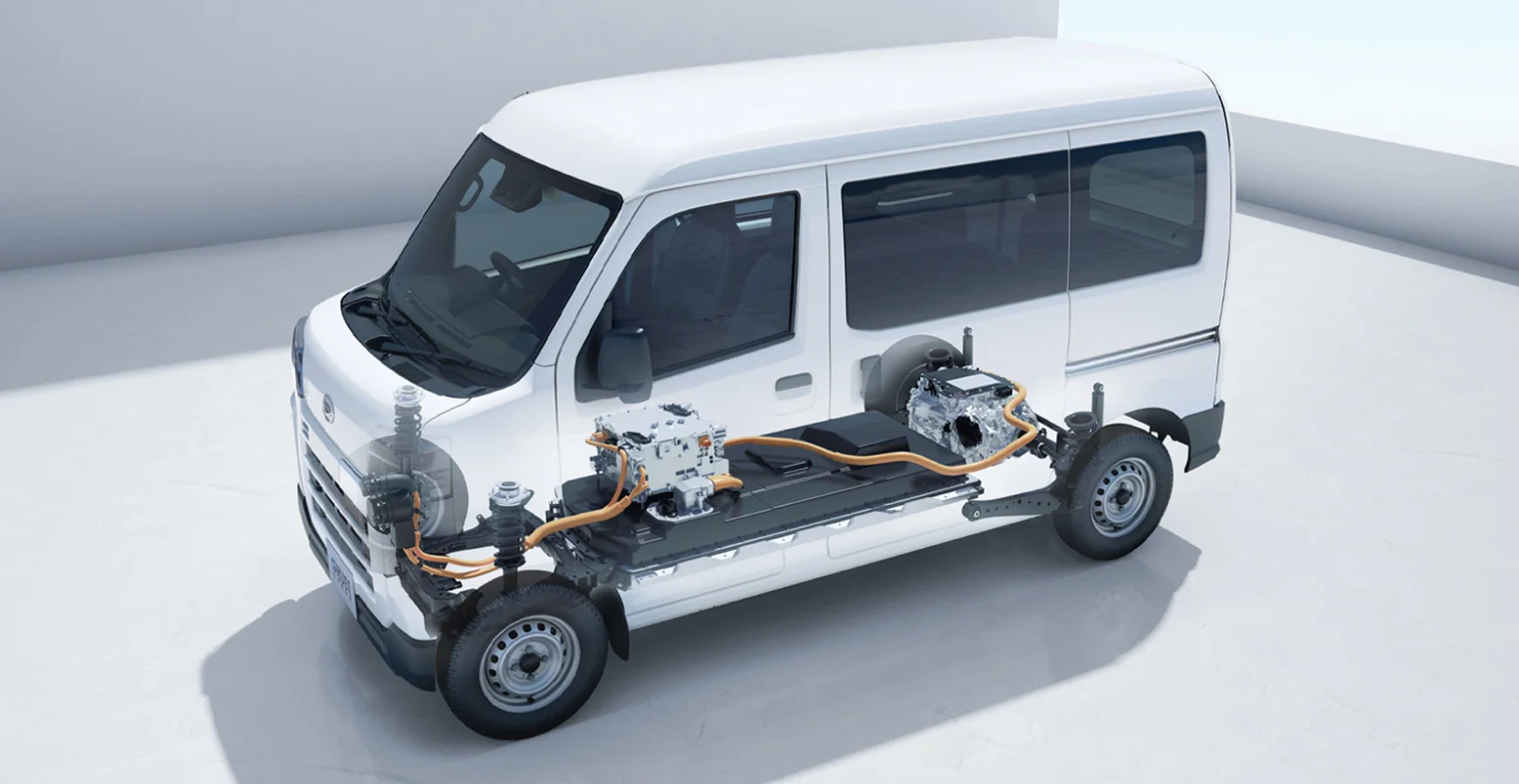 画像：e-SMEARTの装備が透けて見えているe-ハイゼット カーゴの車体