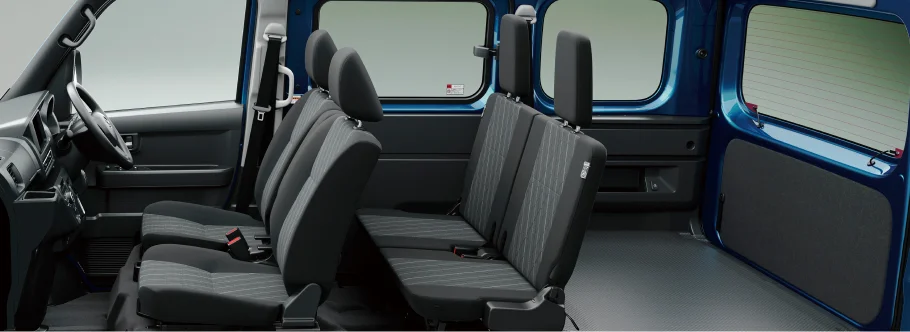 画像：横から見た車内