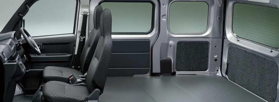 画像：横から見た車内