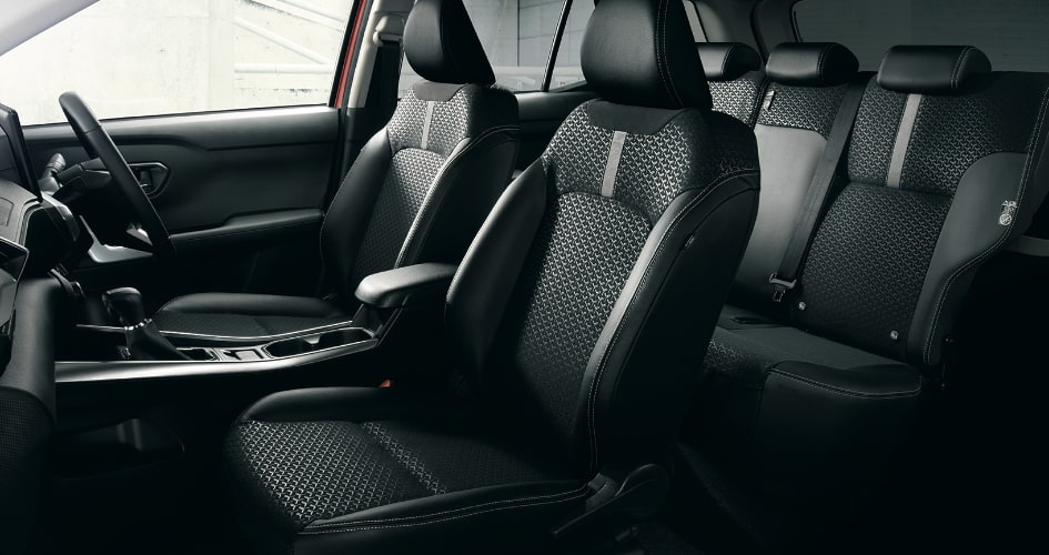 公式 ロッキーの車内空間と荷室 ダイハツ