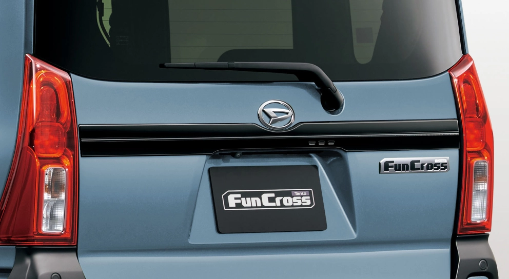 バックドアガーニッシュ（ブラック）