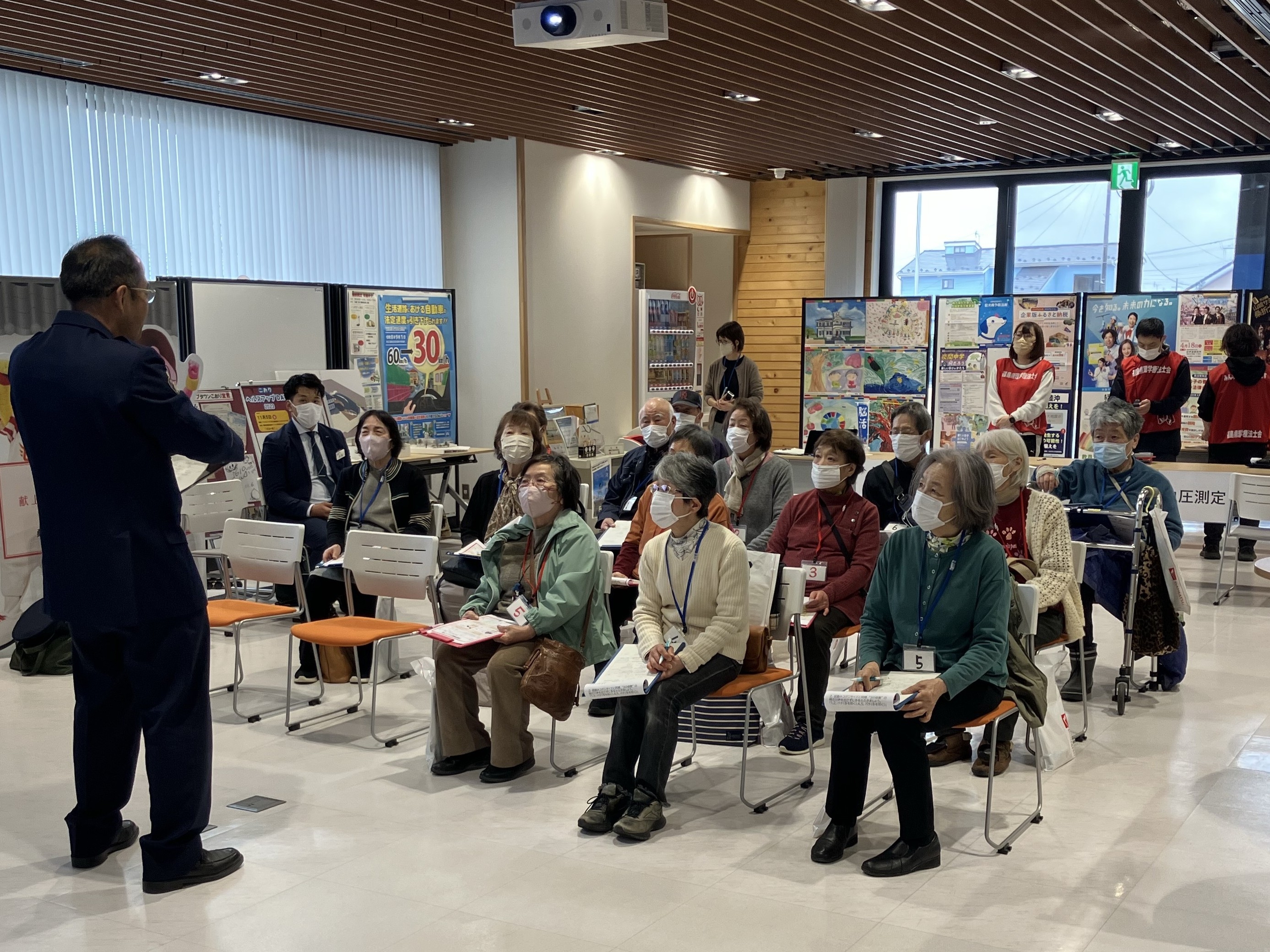 福島北警察署　桑折分庁舎　松本様の事故状況の説明風景