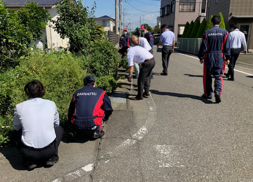 群馬ダイハツ 伊勢崎店 地域清掃