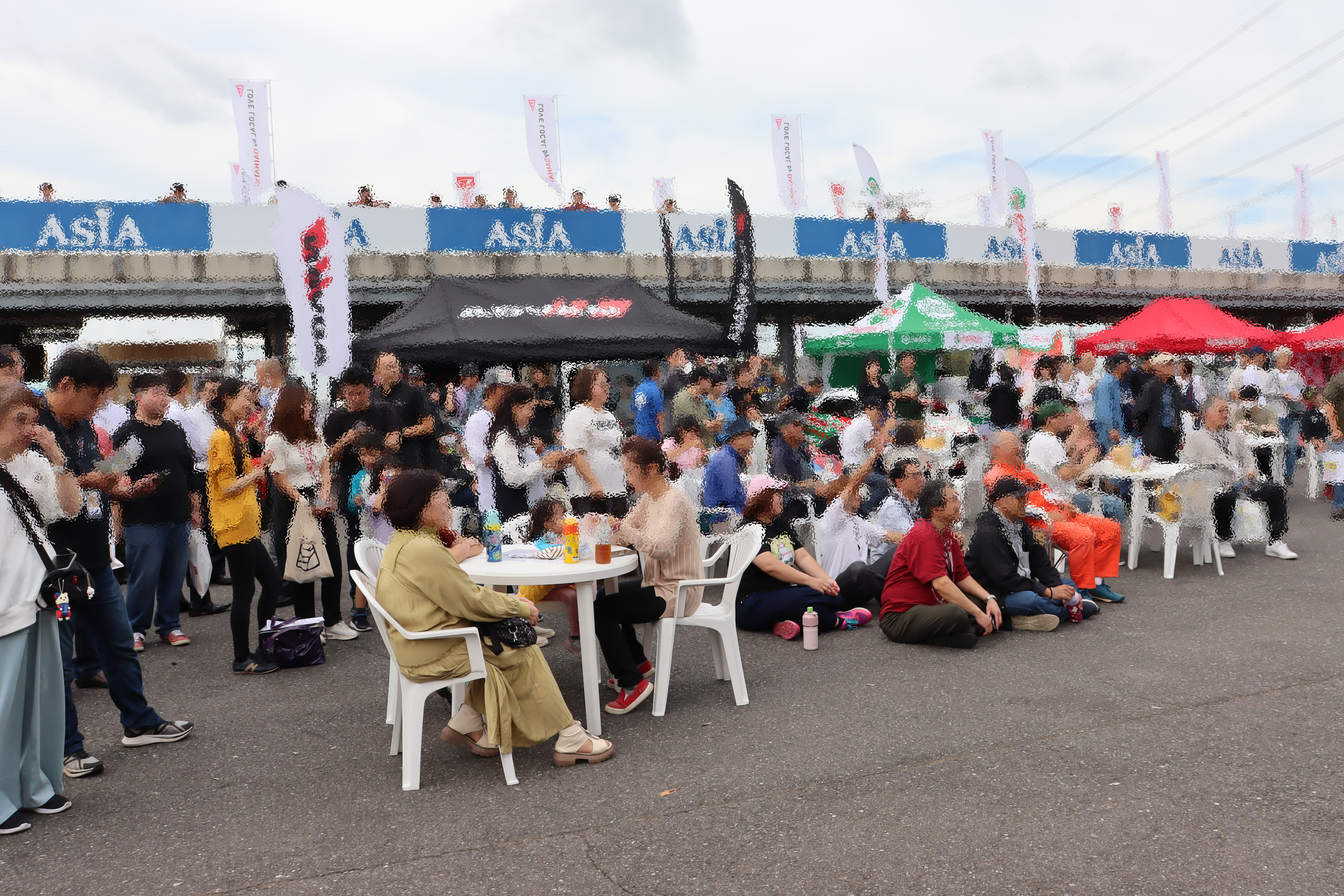 会場は、トークショーや抽選会で大盛り上がり！おっと…時間がかなりおしております