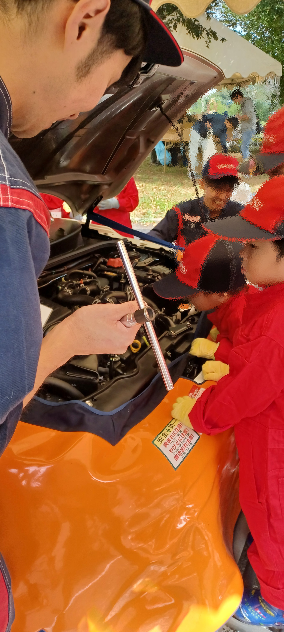 プラグレンチっていう道具を使って外してみてね