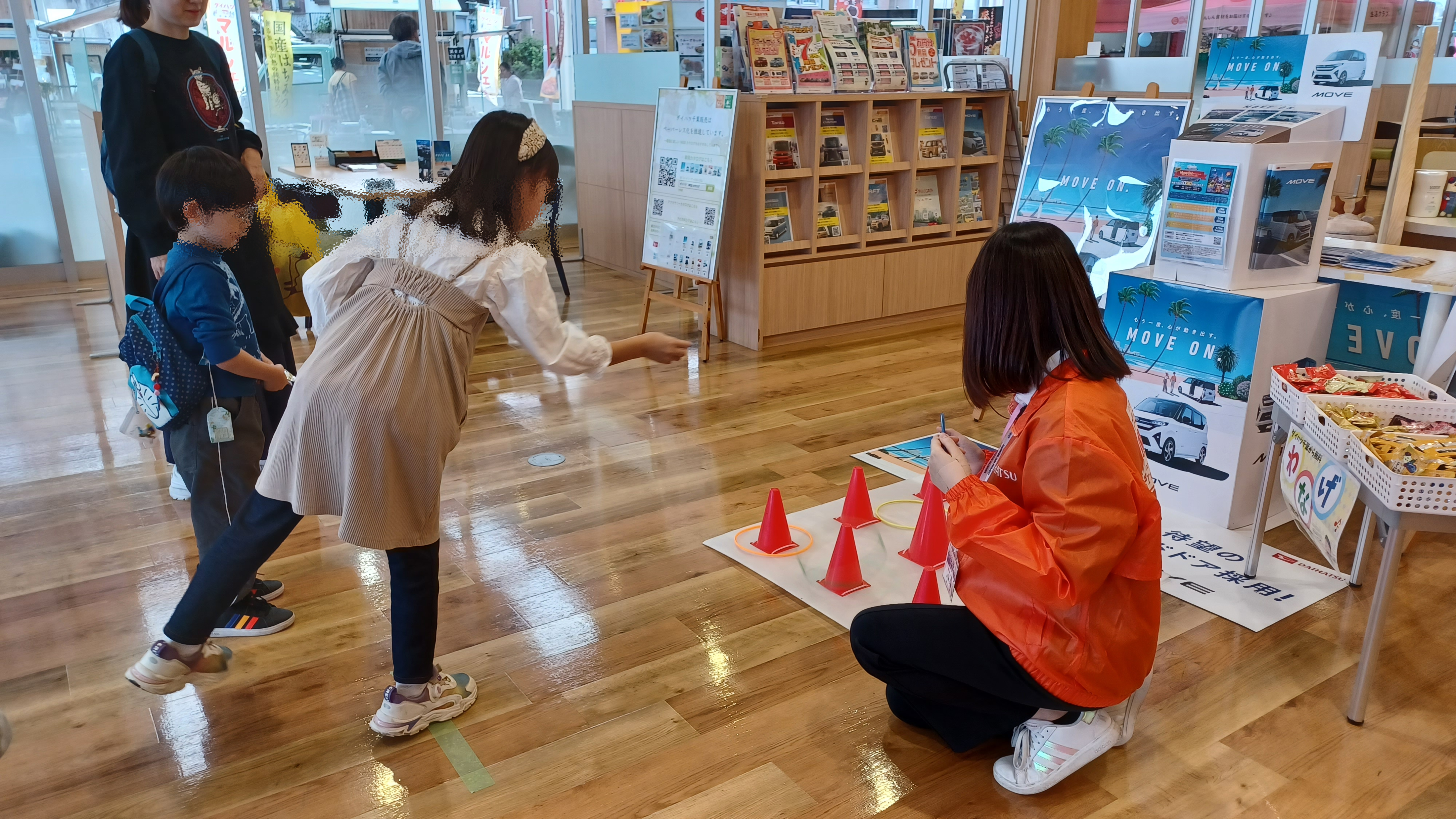 店内では、お子様無料輪投げコーナーも