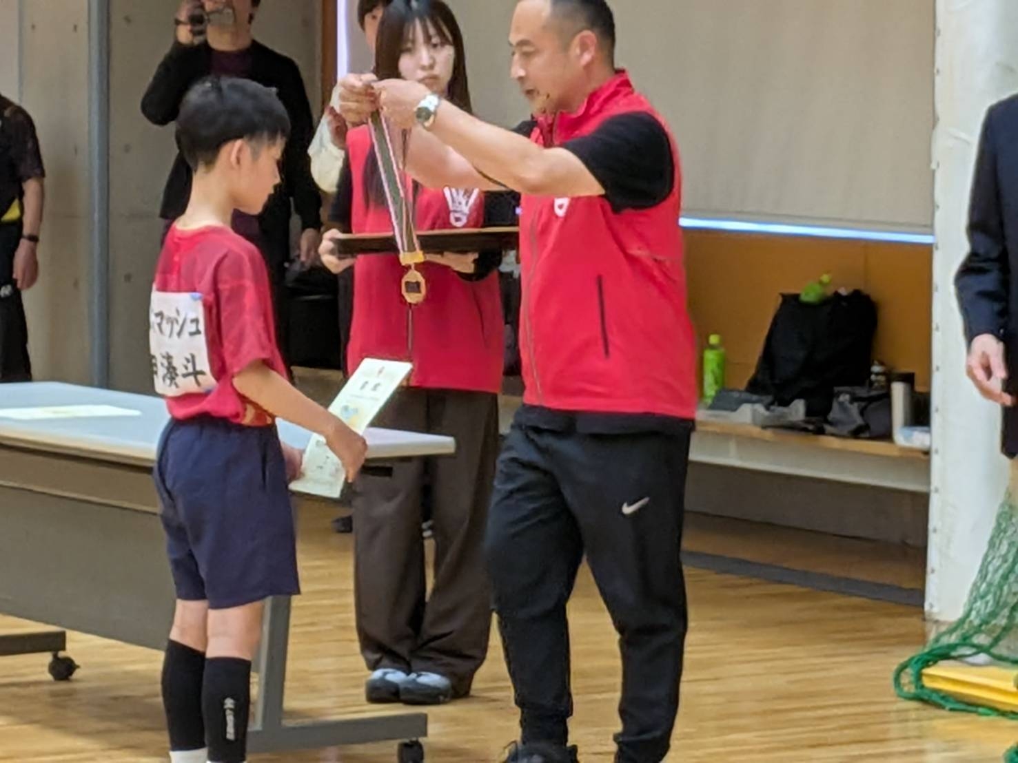 表彰式では、メダルを授与させていただきました