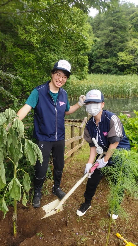 店舗スタッフも参加　ヒマワリを植えました