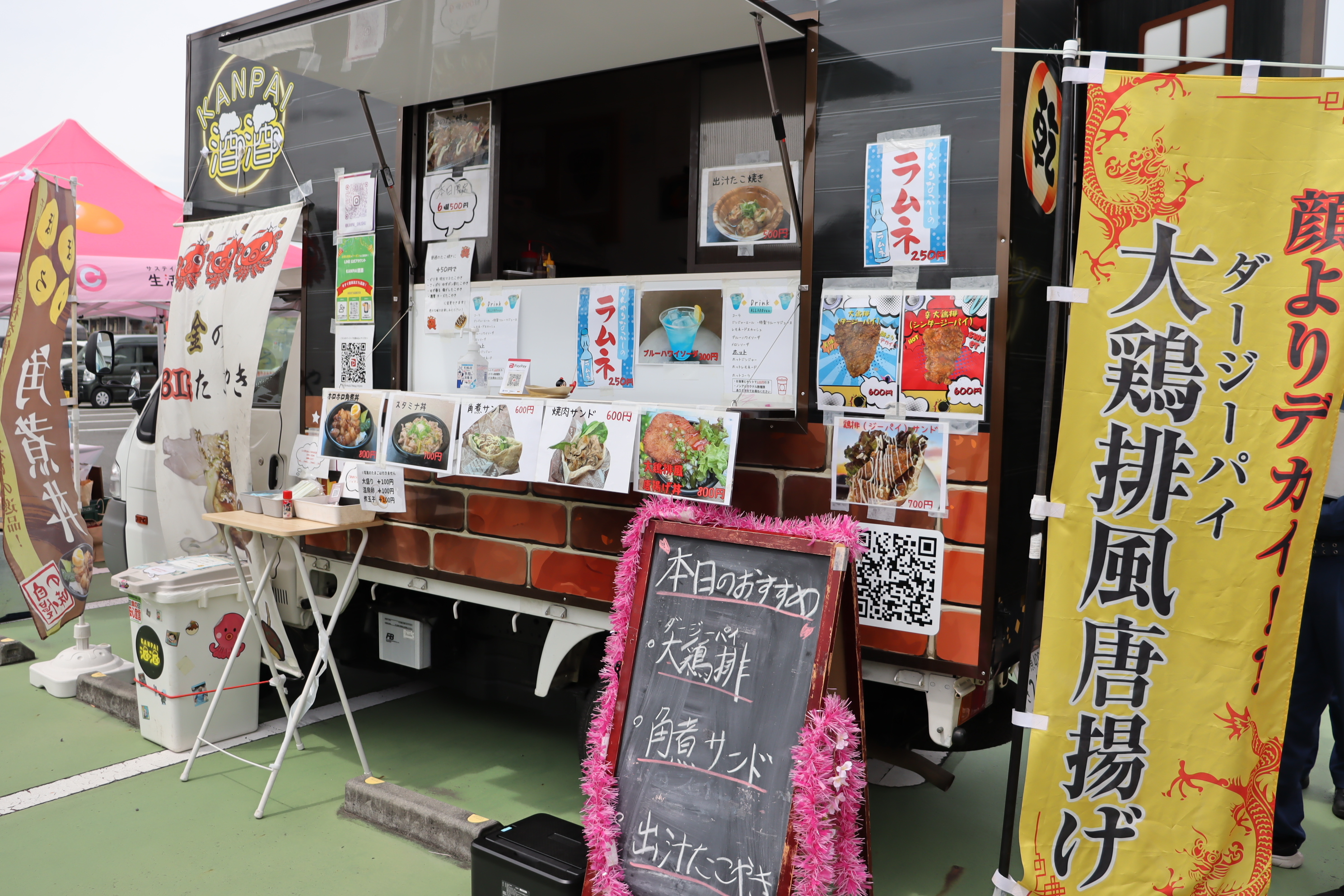 ＫＡＮＰＡＩ酒酒様の大きな唐揚げ美味しかったです。