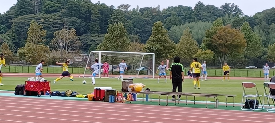 暁星国際高校 対 幕張総合高校の試合の火蓋が切って落とされた