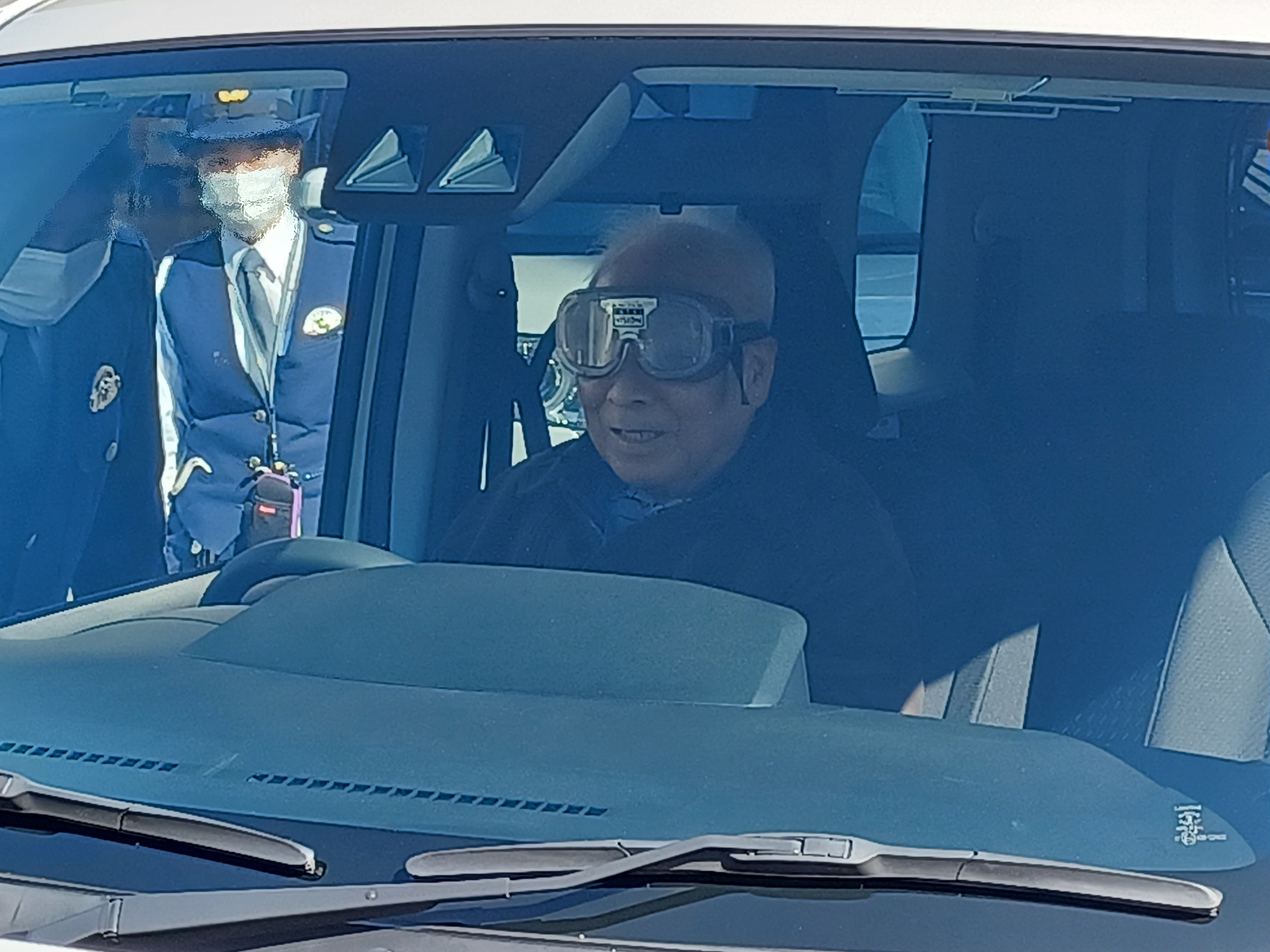 飲酒運転ゴーグルをかけて乗ってみると「これは、怖い！」とお声が