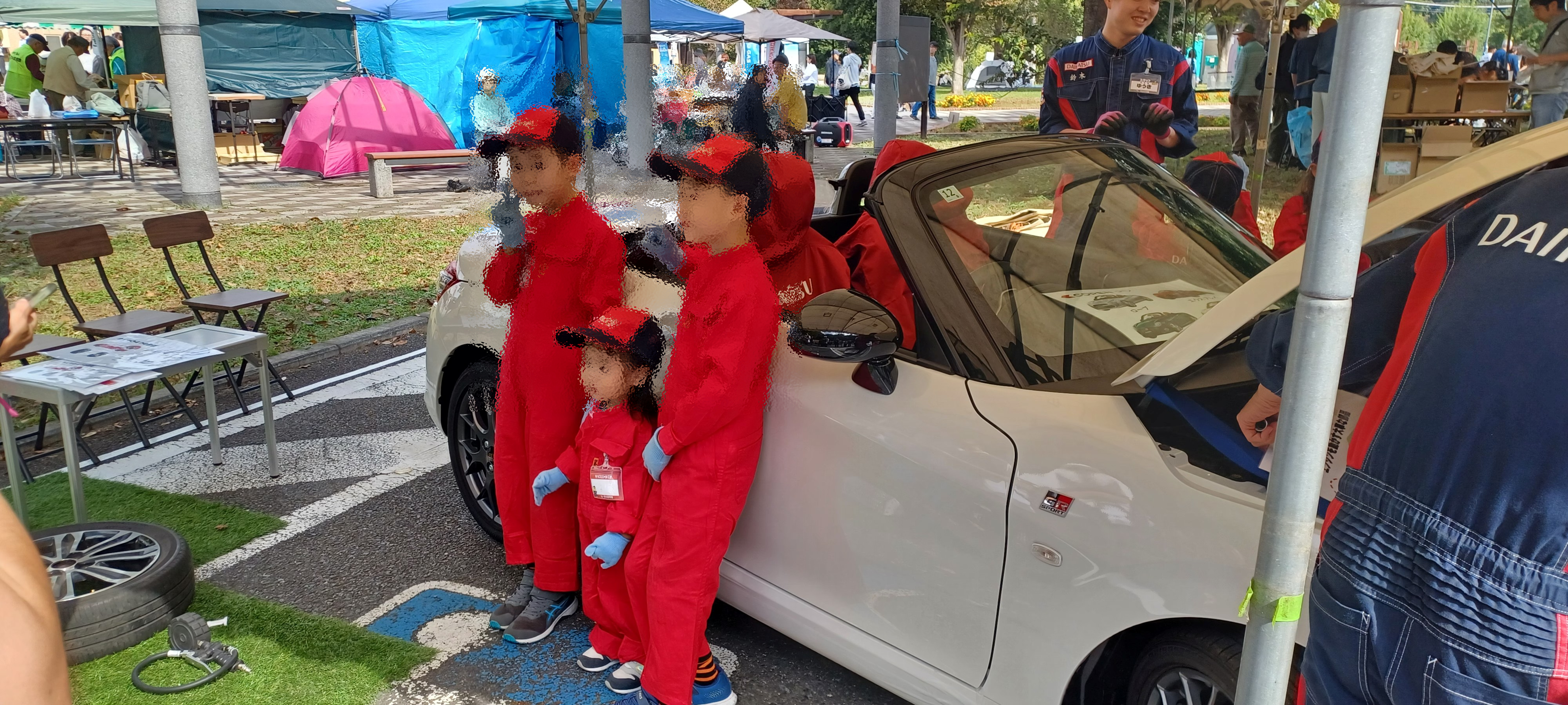 コペンの前で記念写真、皆の笑顔が素敵です