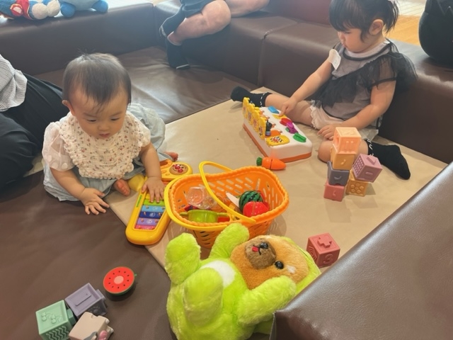 こどもたちは仲良くおもちゃで遊んでました!