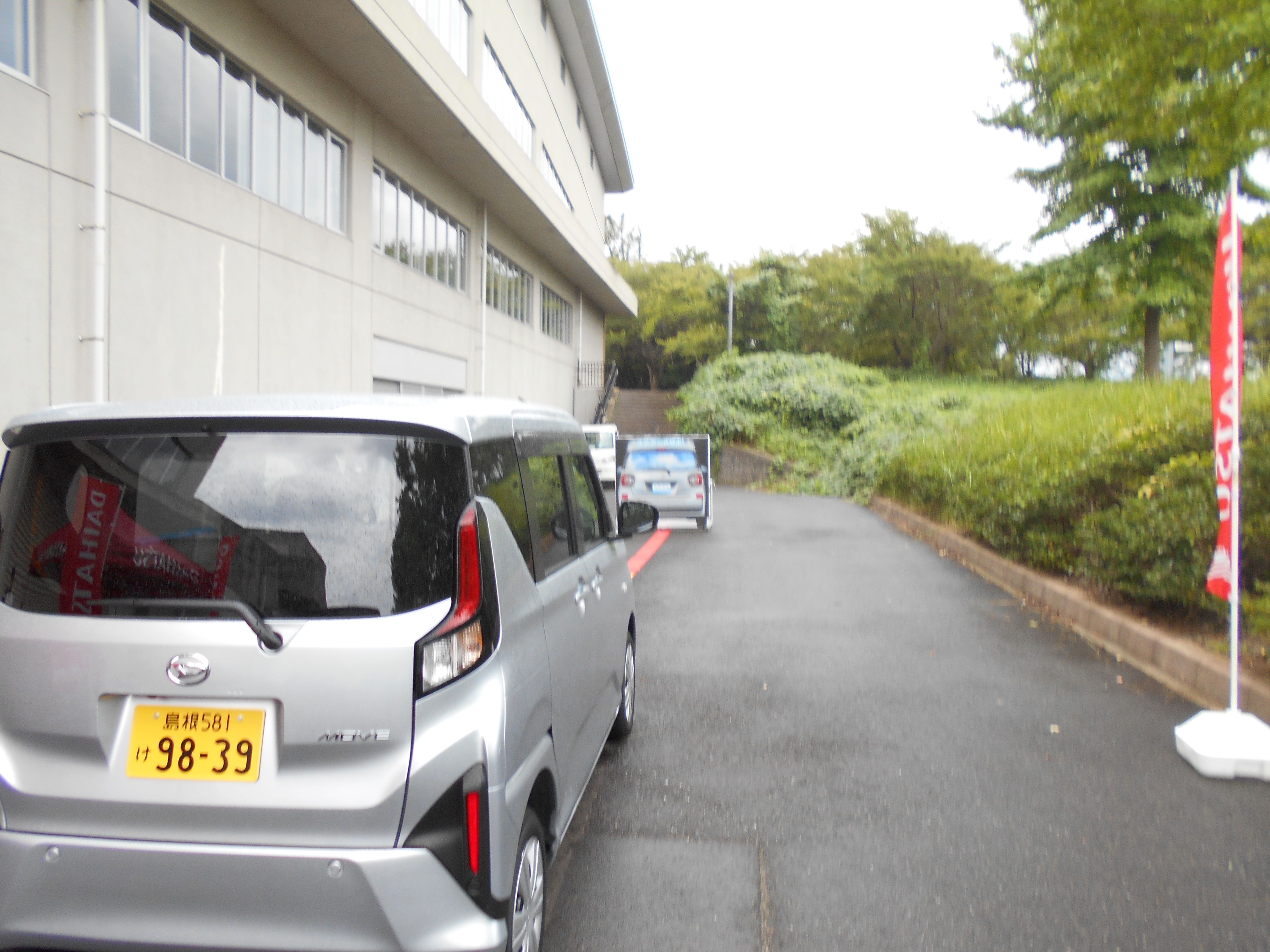 ムーヴで衝突回避支援ブレーキ機能を体験されている様子