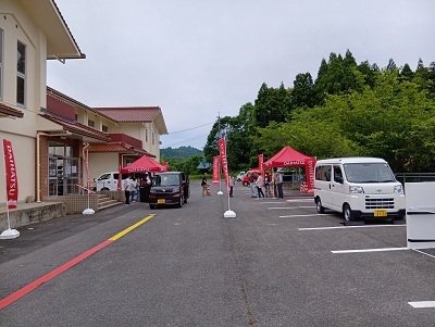 今回はタントとハイゼットカーゴでスマートアシスト機能を体験していただきました。