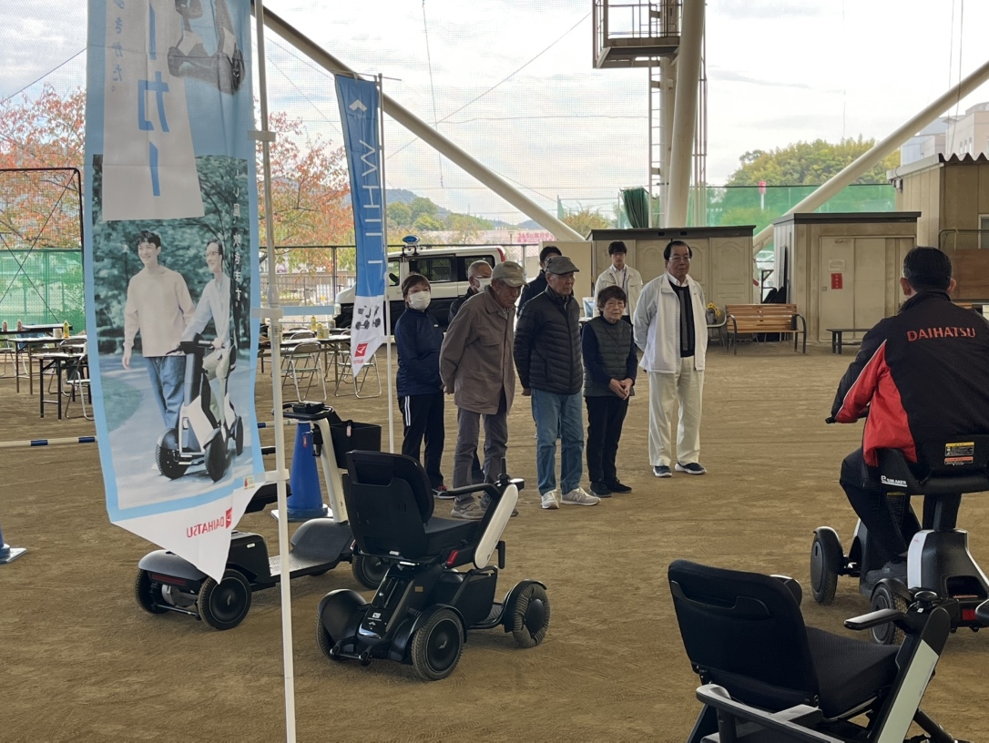 デモンストレーションで乗って見せてから