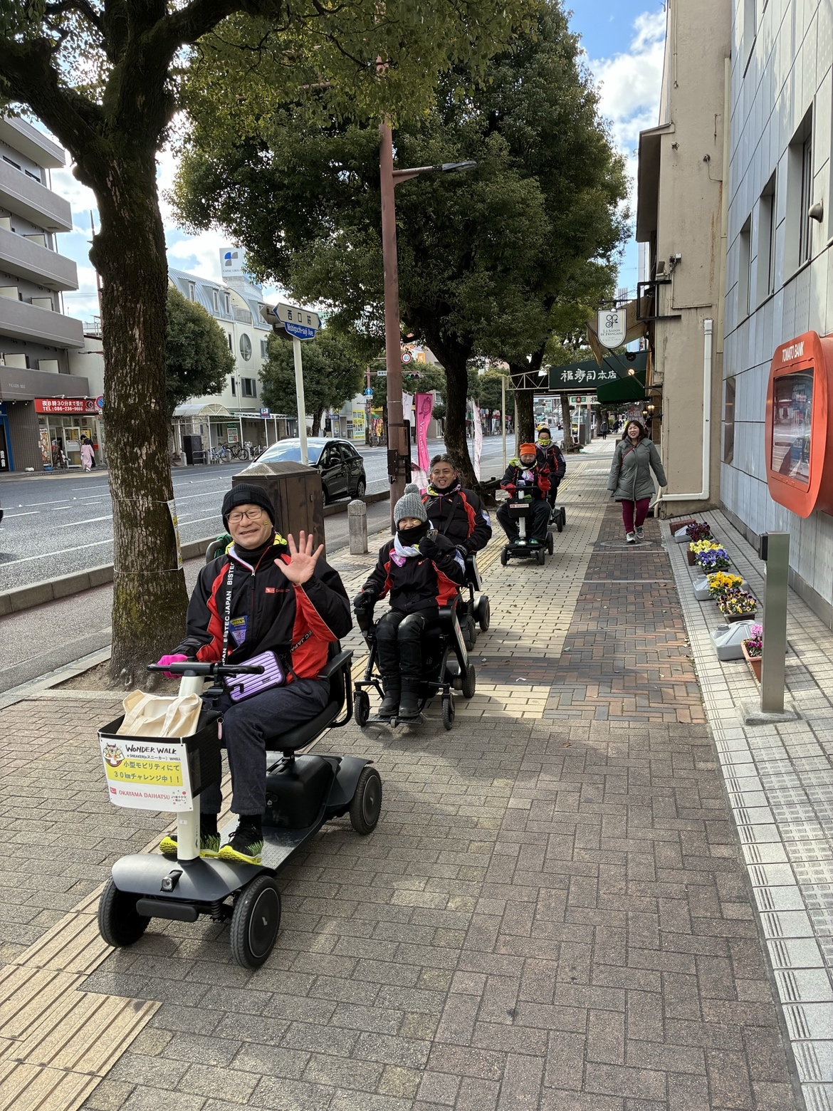 お行儀よく１列に並んで