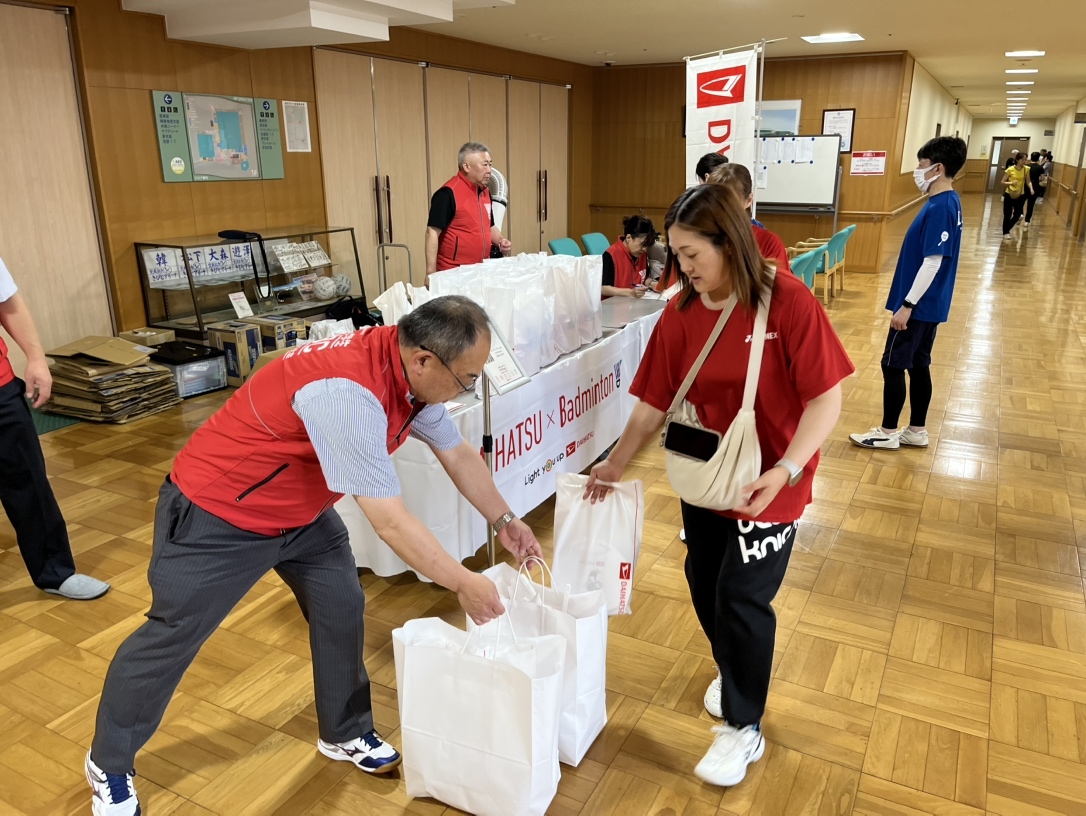 大きなチームは紙袋もたくさん!