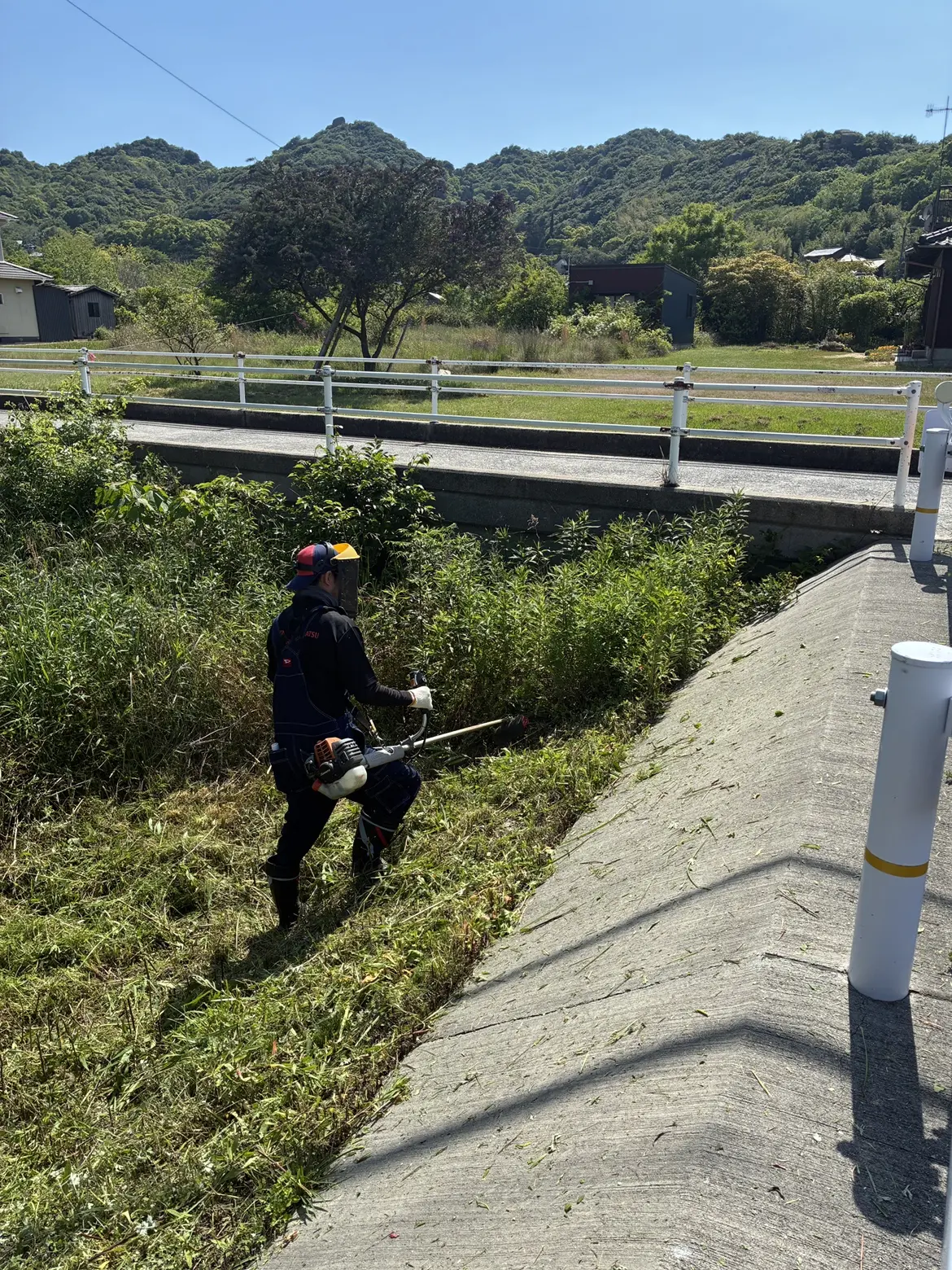 あぜ道も刈っておきましょう