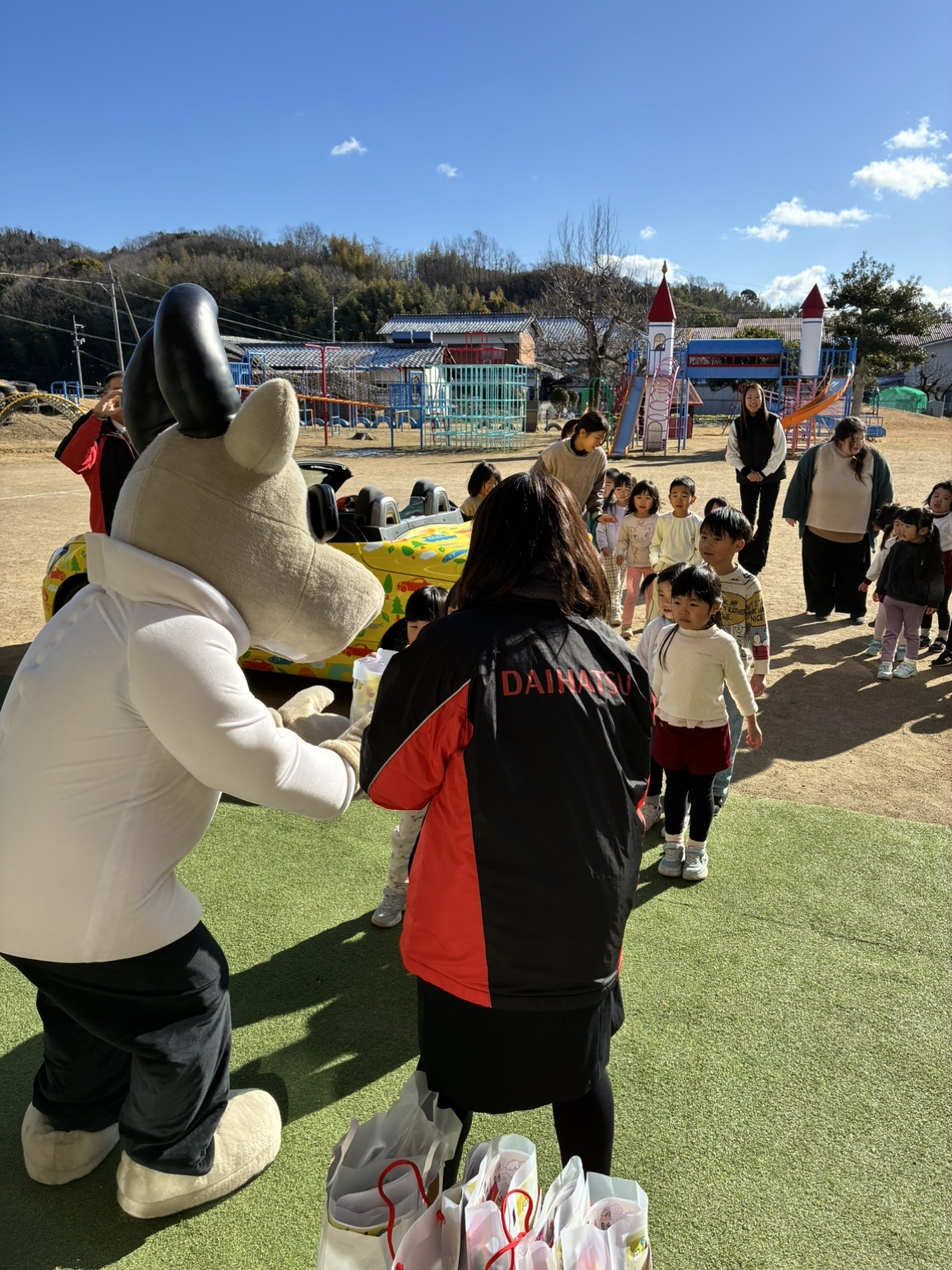 並んで待っています。カワイイ