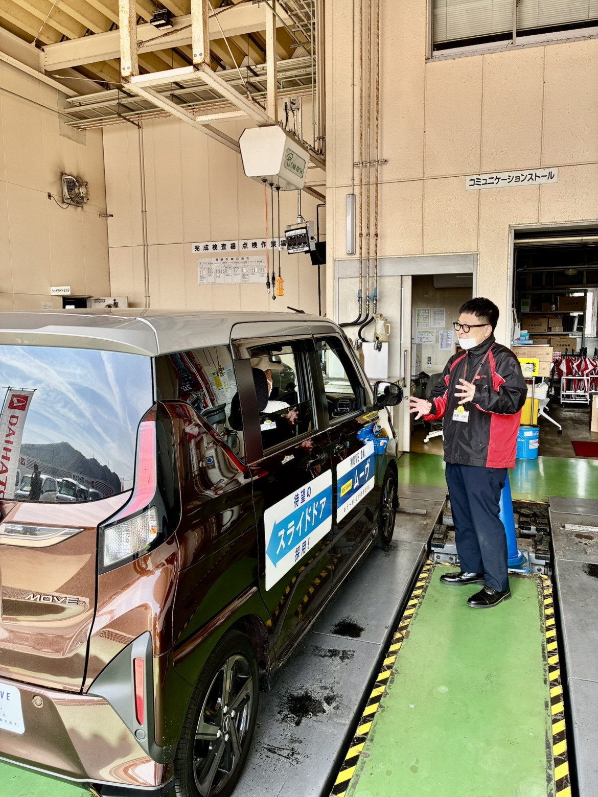 左側の死角の場所にのぼりなどを置いています