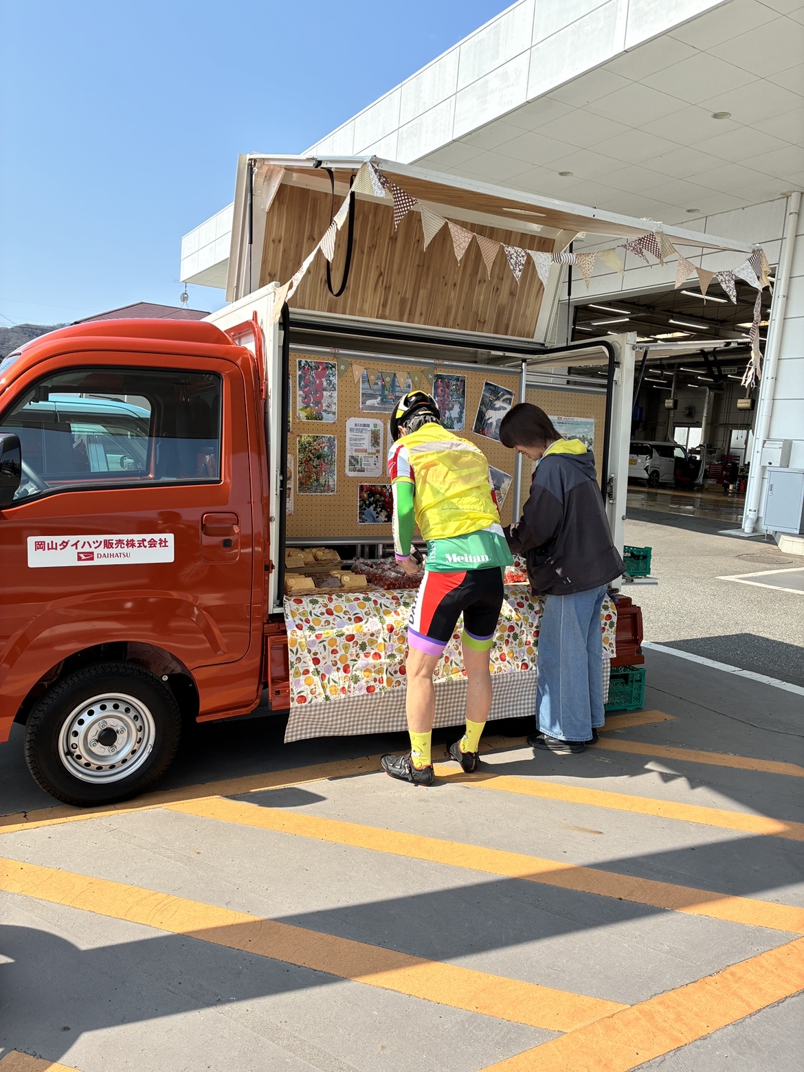 自転車レース大会の合間に買い物に来てくれました
