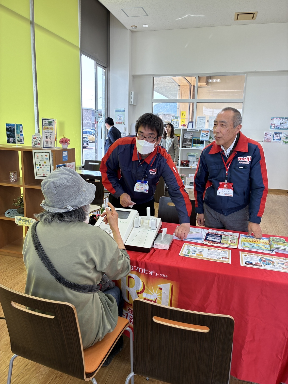 骨密度測定で協力してくださる「明乳近藤」様