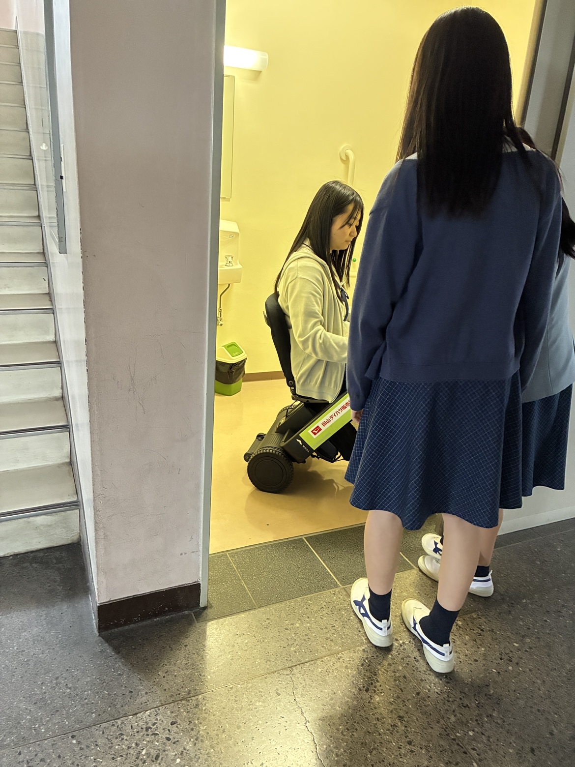 多目的トイレにも入ってみます
