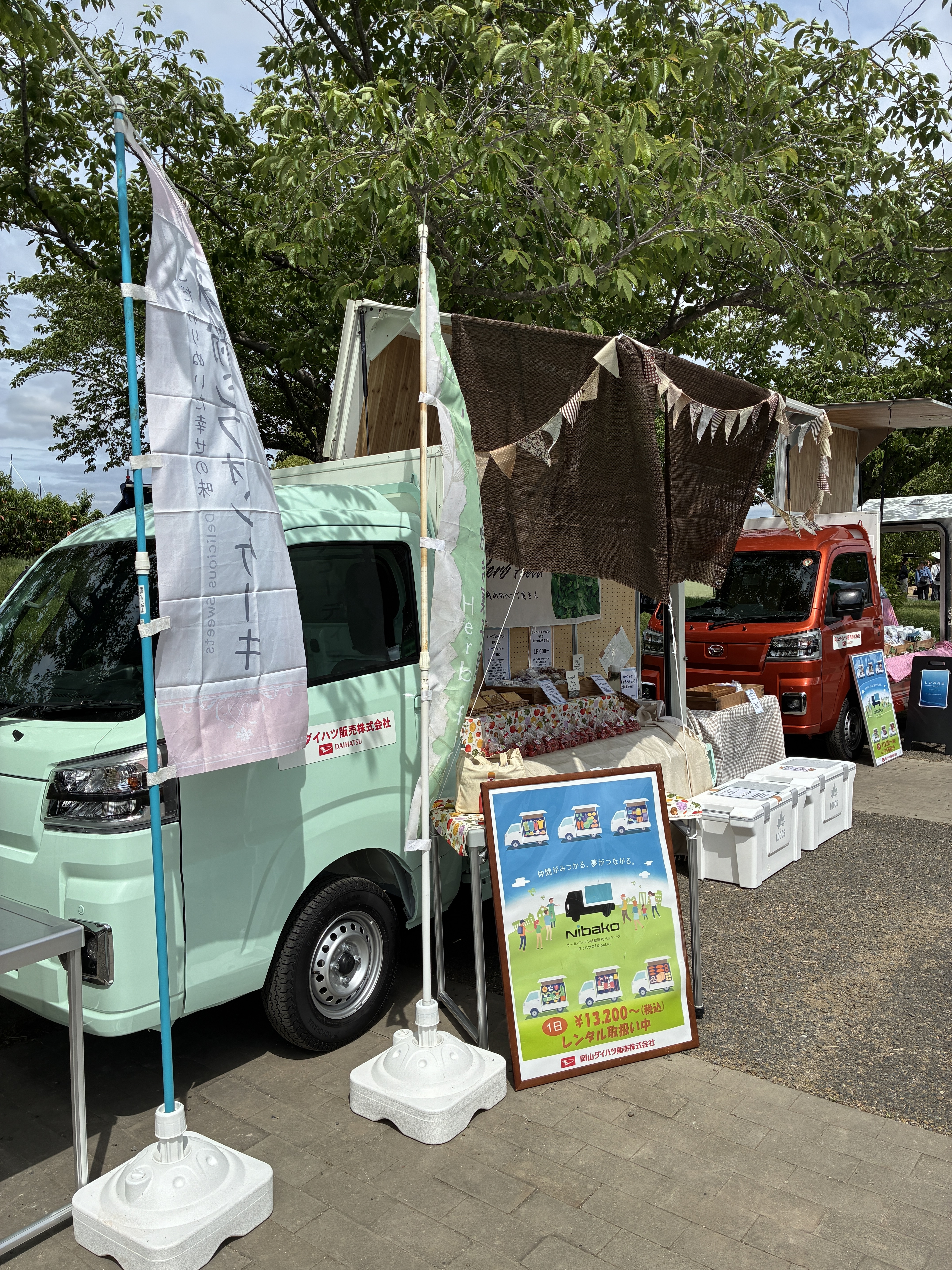 ミントグリーンのNibakは24日は「奥野農園＆Hearb Feaid」さんに使っていただきました