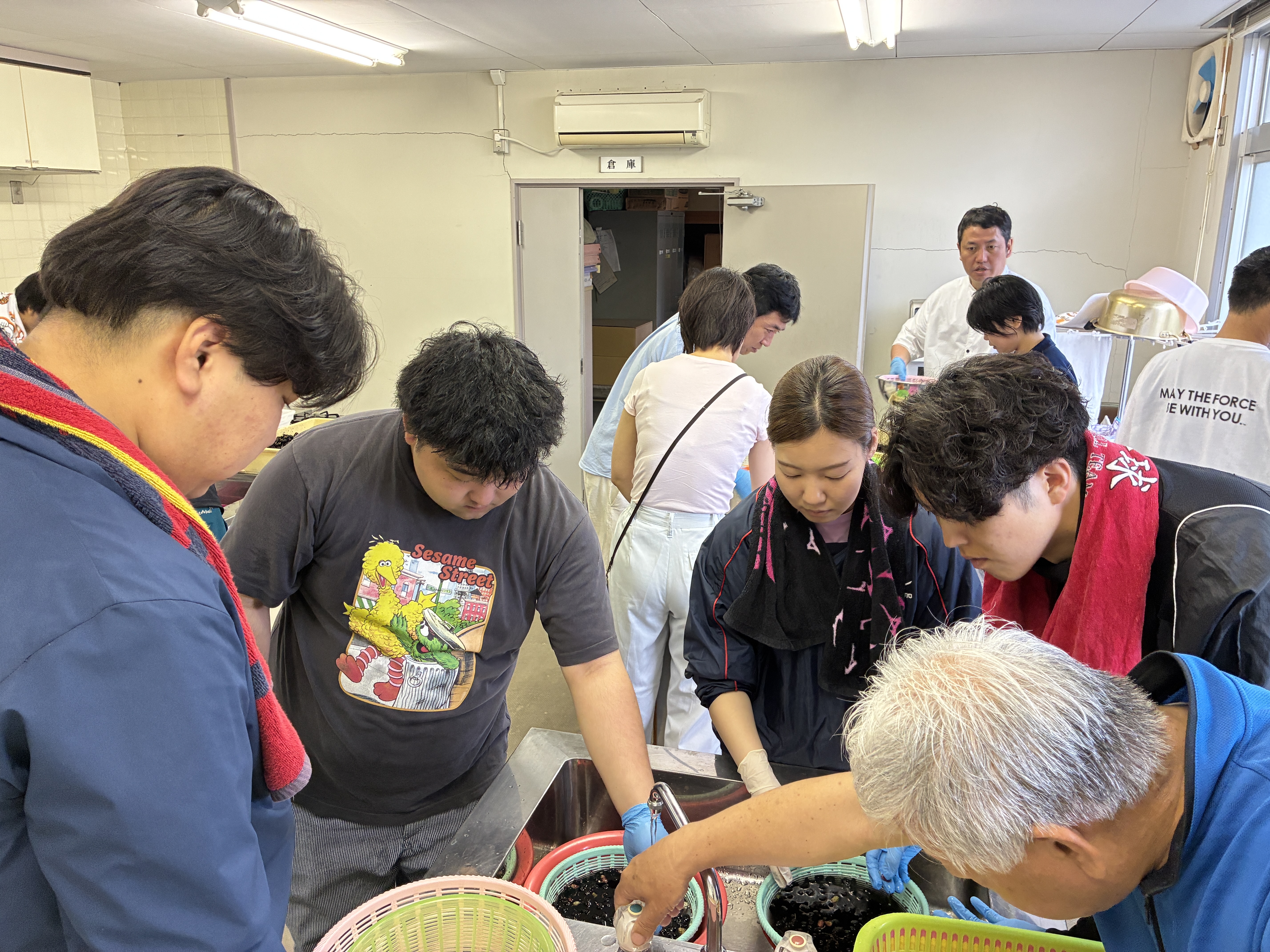 おしゃべりしたり、作業に没頭したり。。