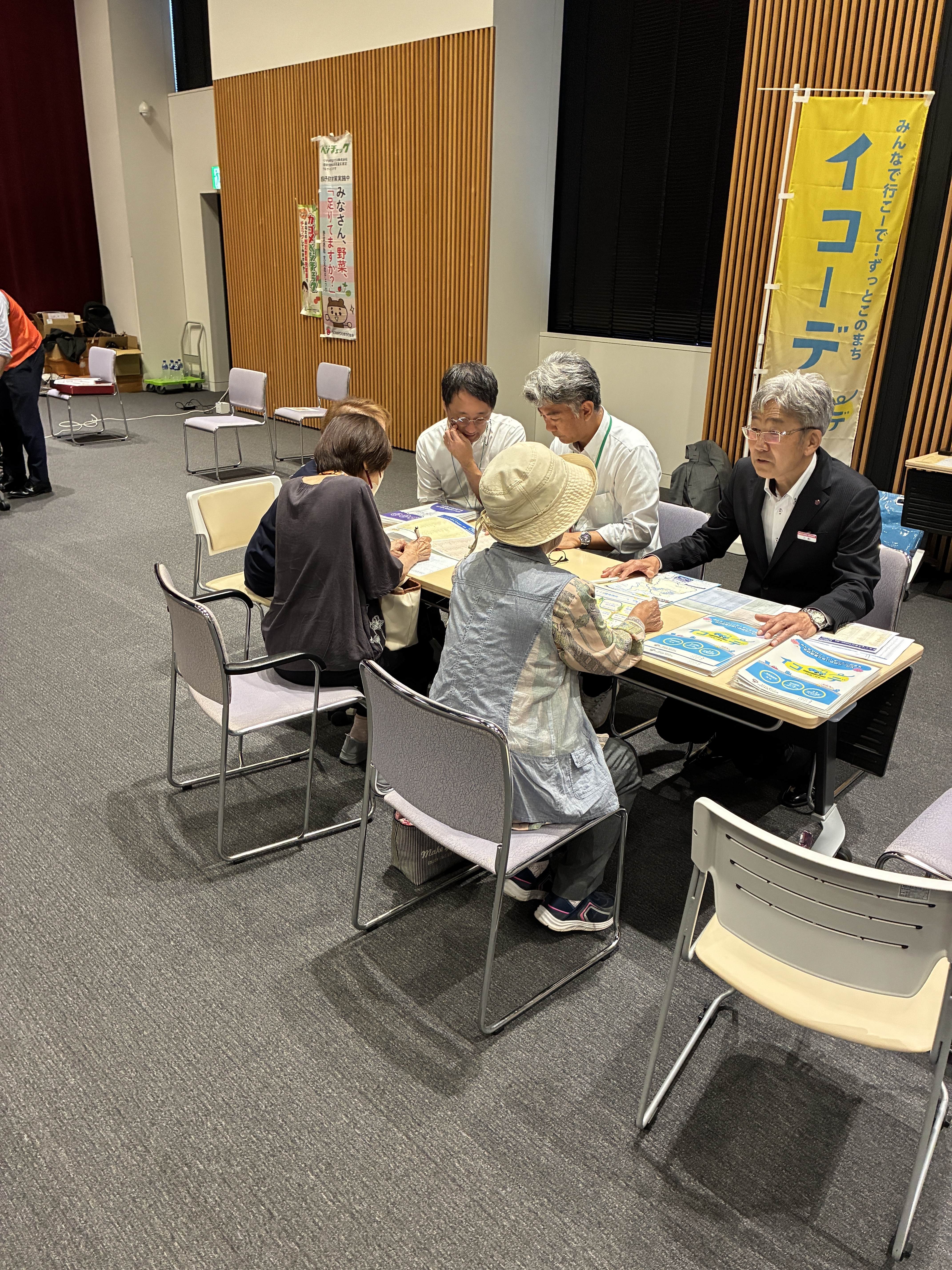 岡山トヨタ様と真庭市のブース「チョイとソコまでイコーデ相談室」　イコーデとチョイソコ2地域の乗り継ぎも出来ます！