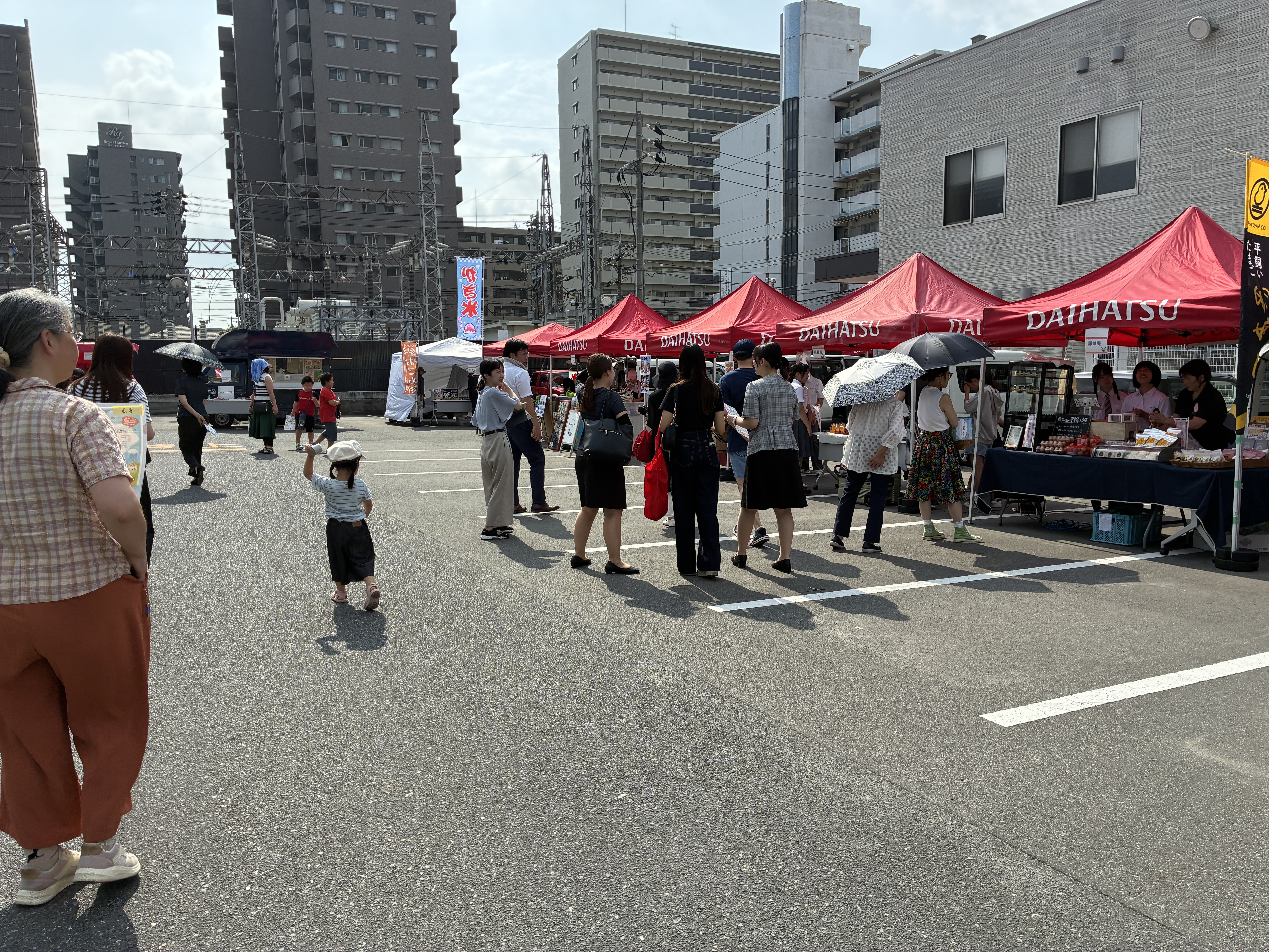 早速お目当てのお店に並ぶお客様