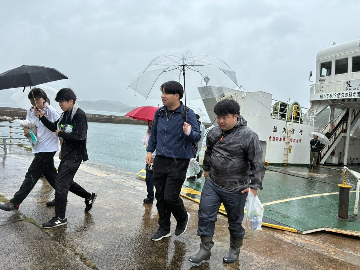 フェリーで約４０分。白石島に上陸です