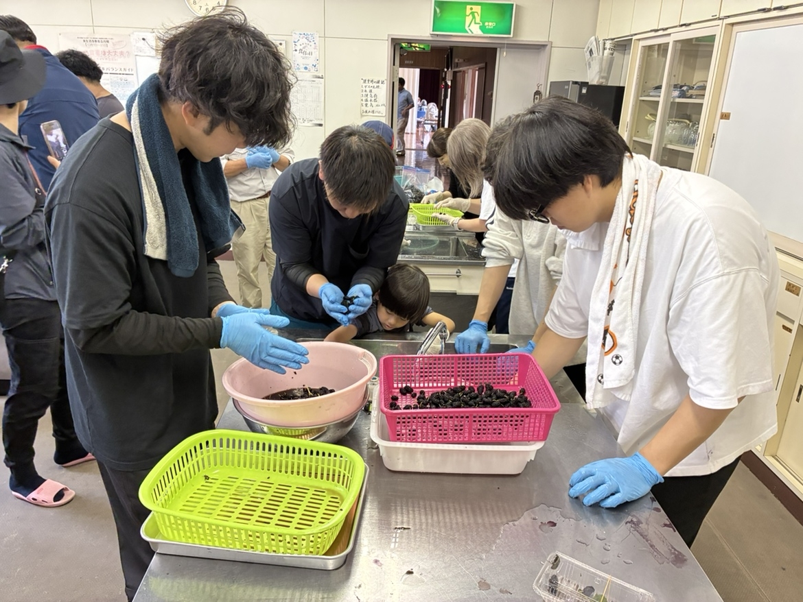 みんな、だんだんと無言になって来ました…