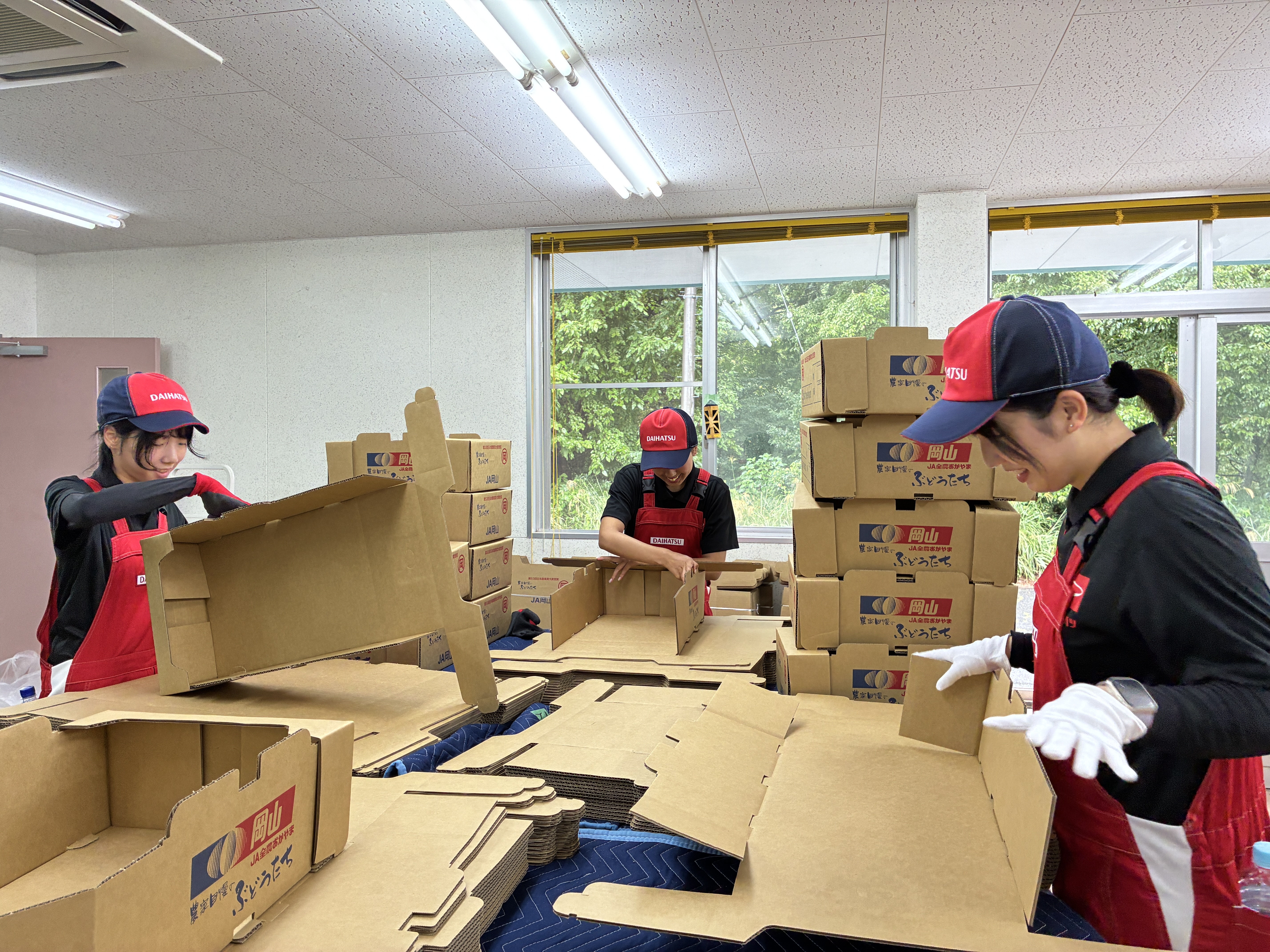 箱の組み立て。明日の出荷分です