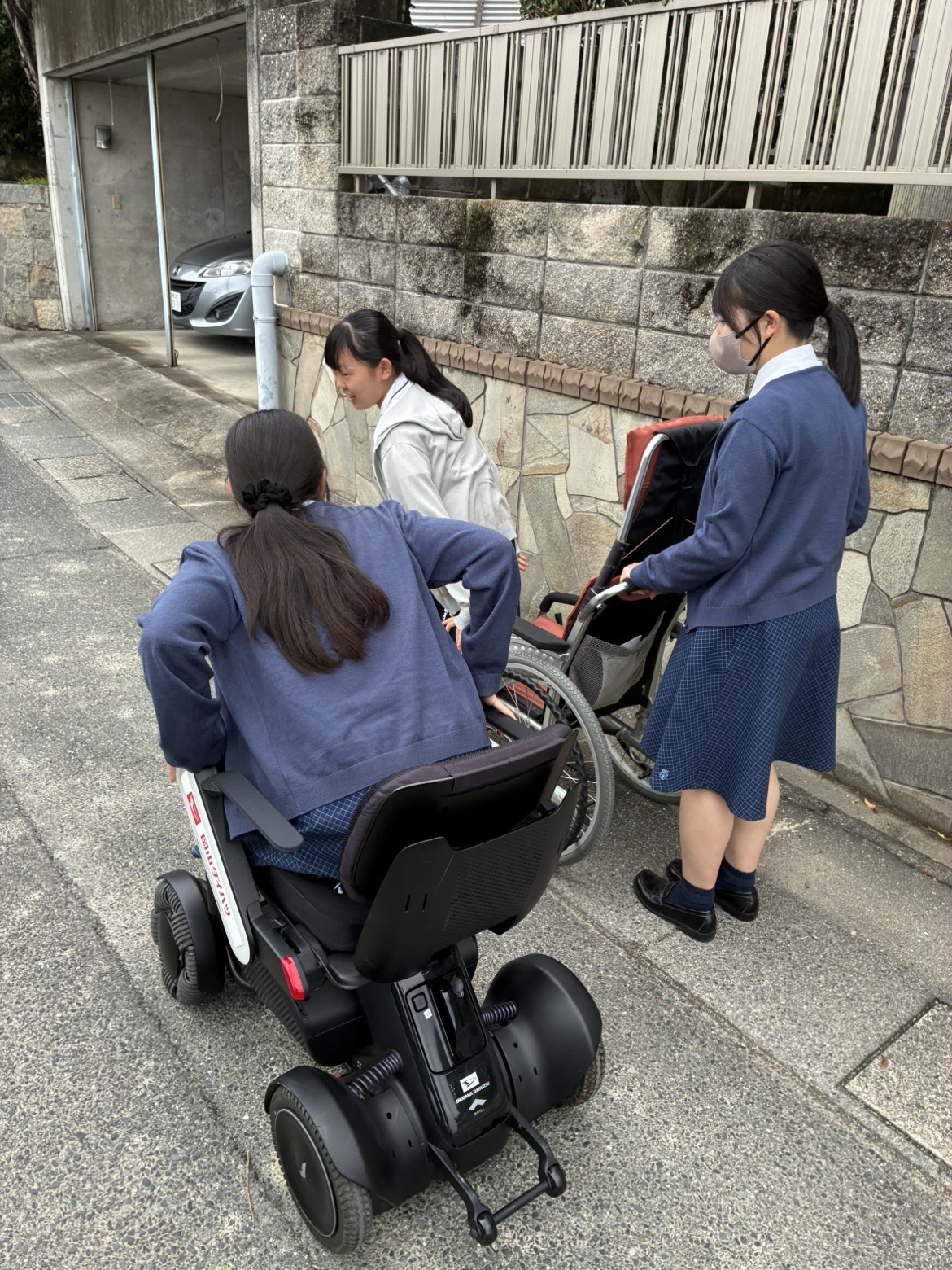 電動・手押し両方の車いすにチャレンジ