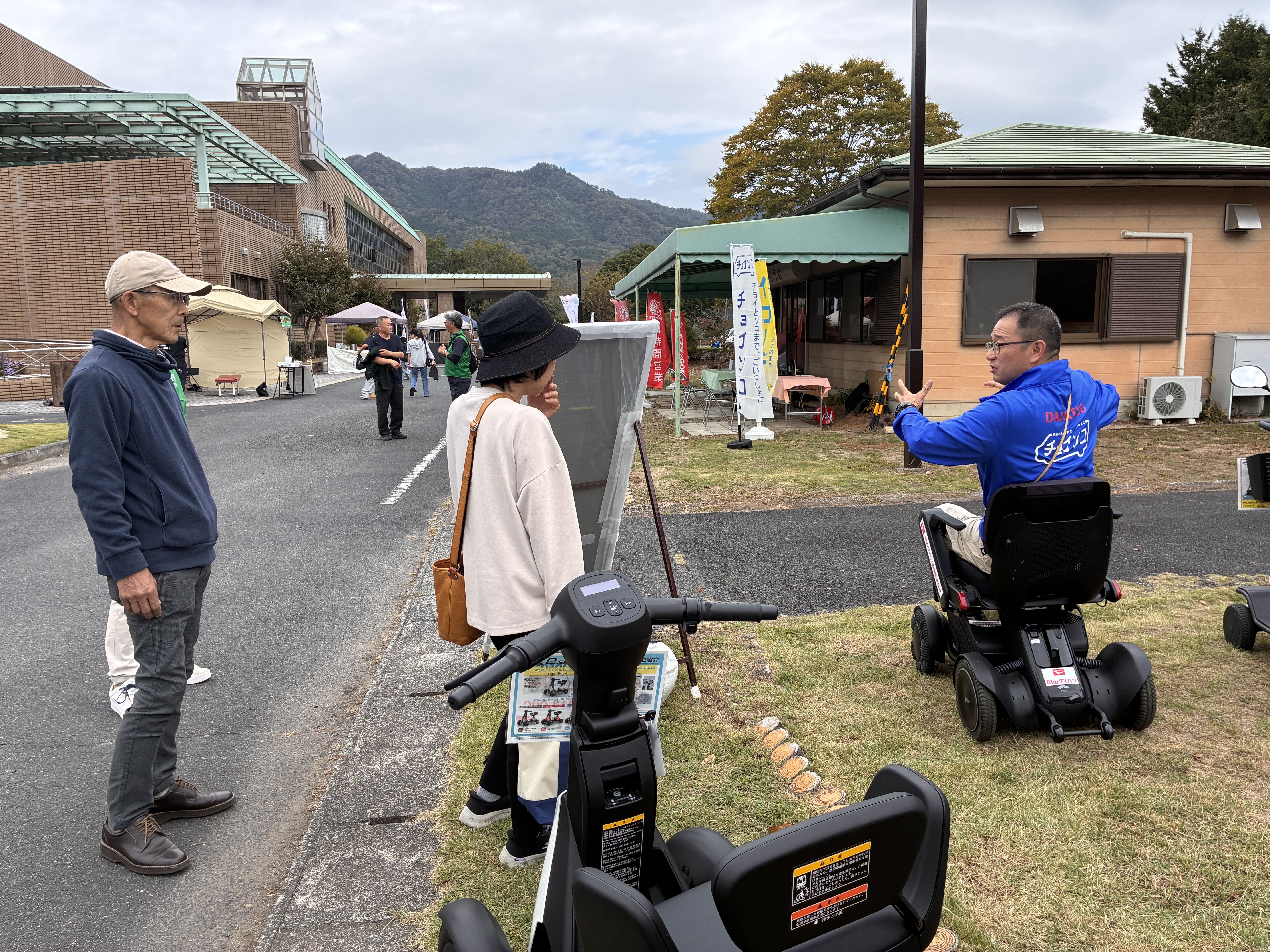 興味を持ってもらい、話を聞いてもらいます