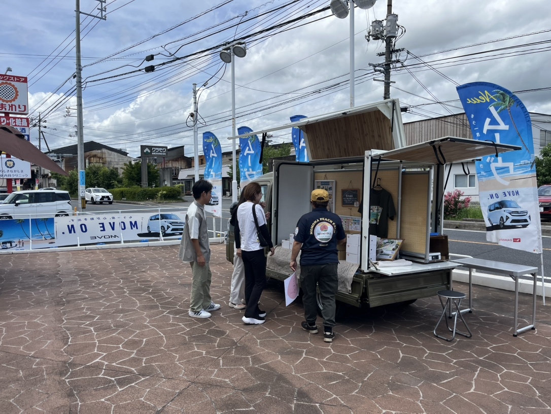 MOMONAさん、黄色のキャップが目立ってますね!