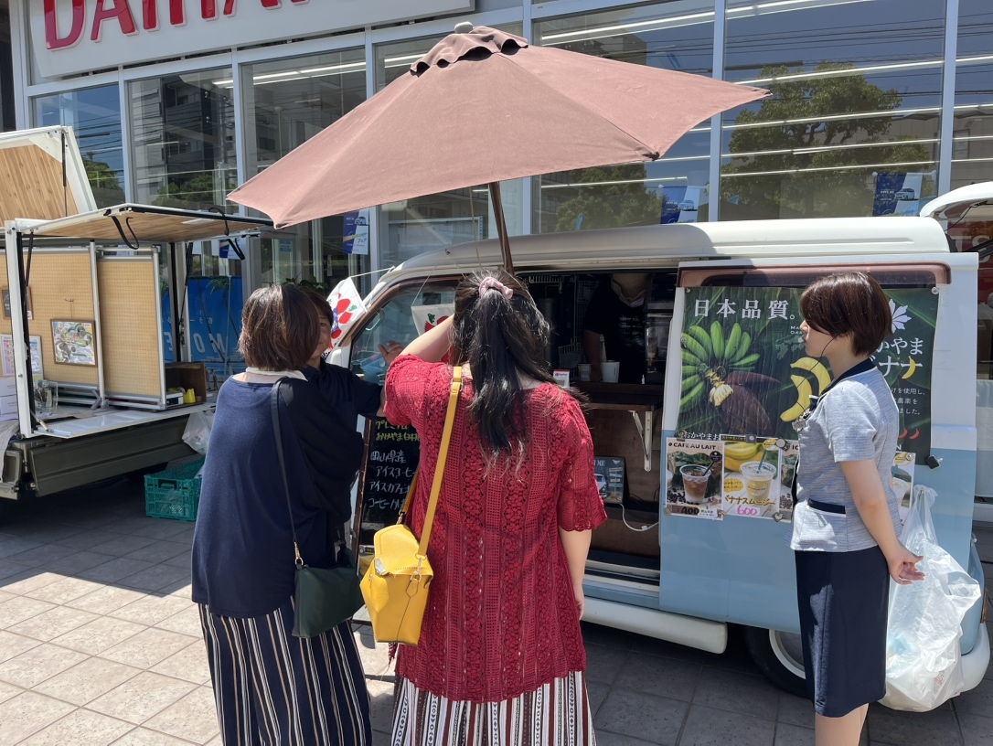バナナスムージーにするか、桃も入ったミックススムージーにするか、お悩み中ですかね