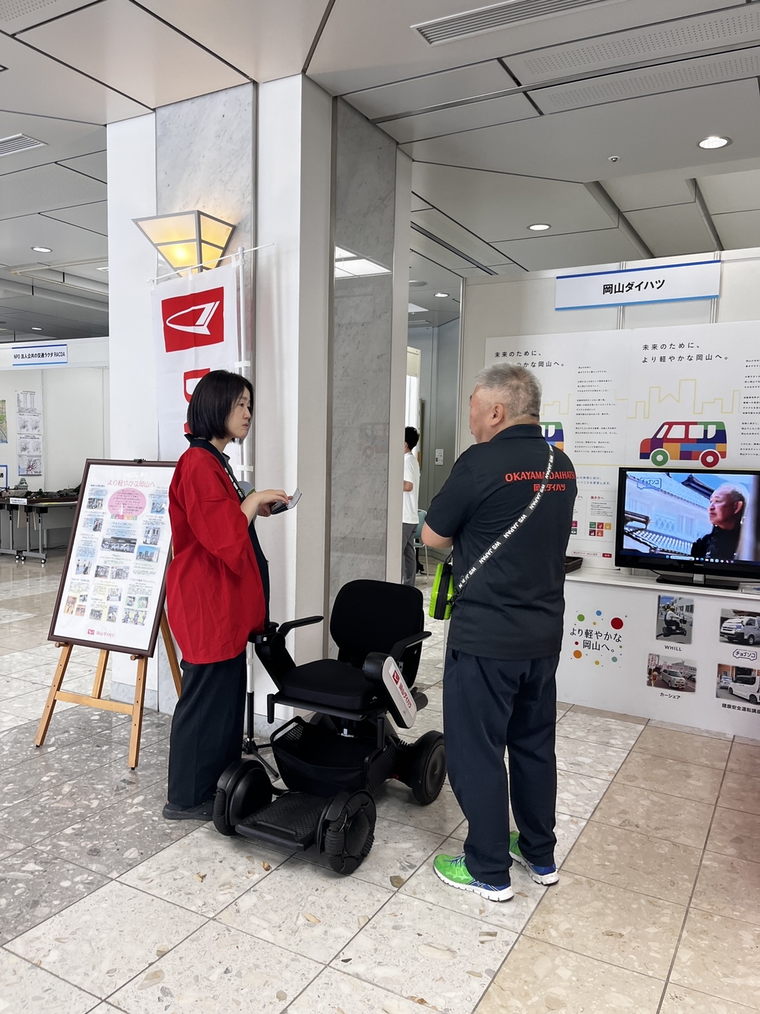 出展者同士も訪問し合います