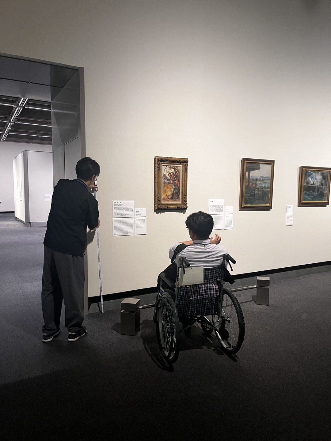 安全柵に当たらないように近づきたい