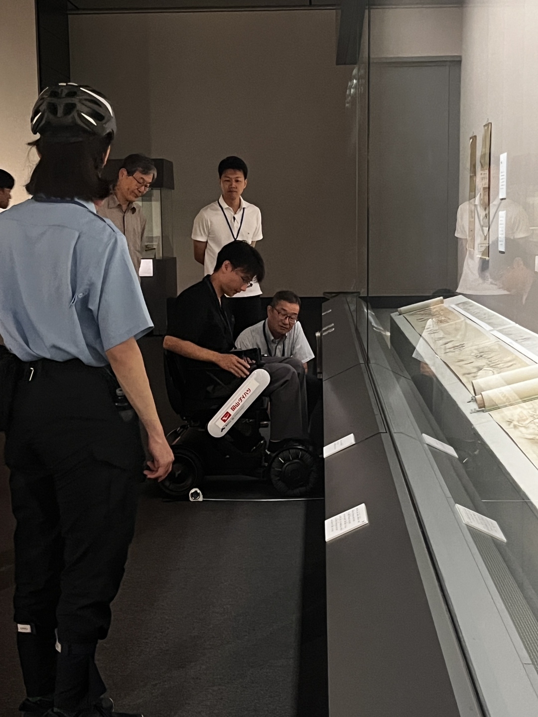 もっと展示品に近づきたいけど意外と遠い・・・