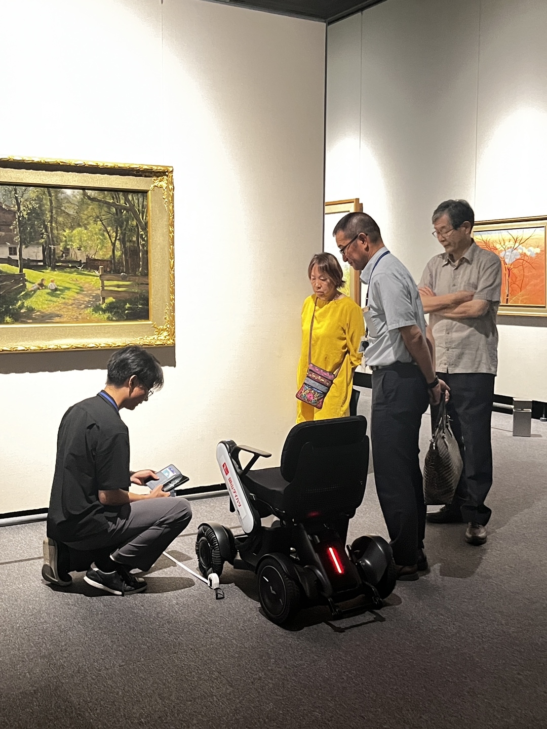 展示品の高さは作品の中心が120ｃｍに来るように統一だそうです。フムフム・・・