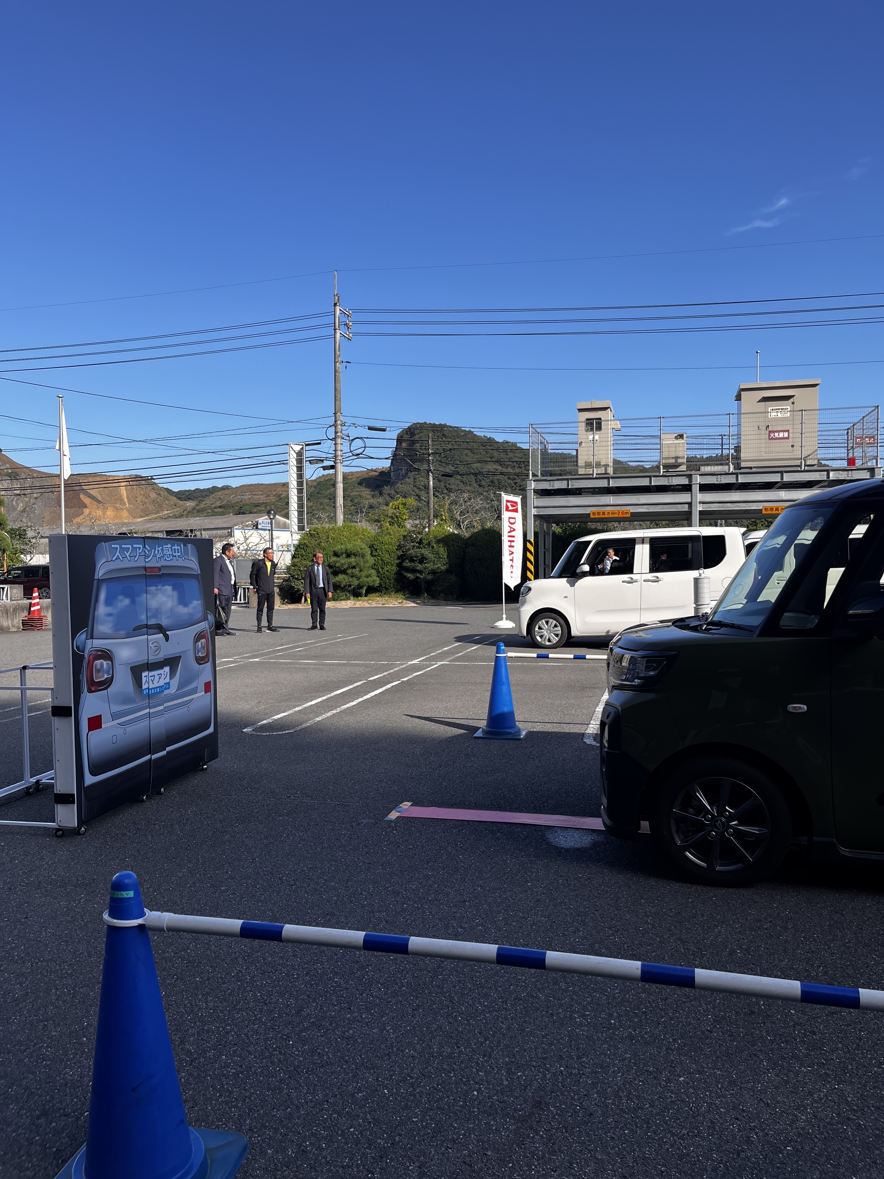 踏み間違い防止機能も体験します