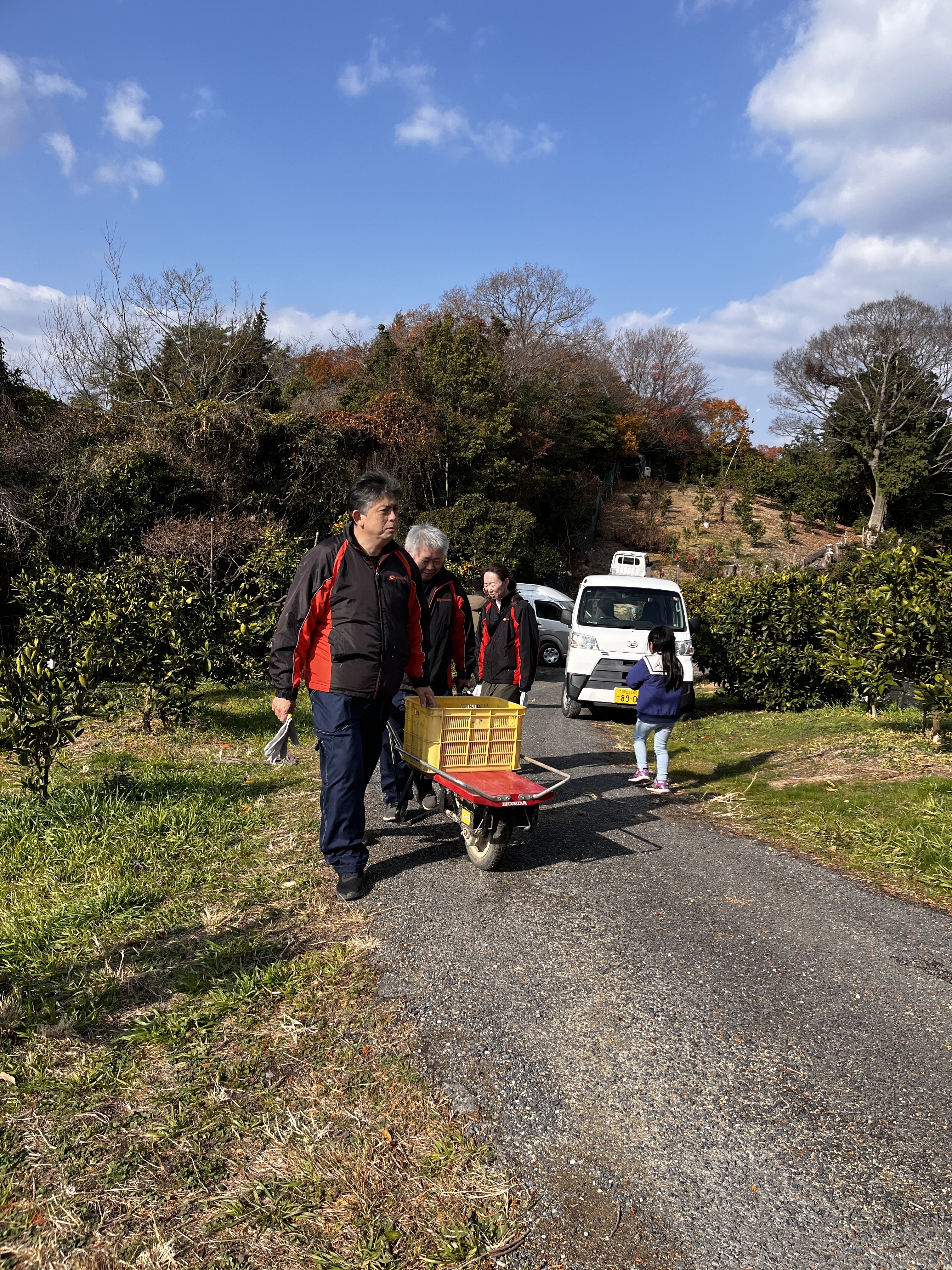 園主さんが電動一輪車を貸してくれました。助かるぅ～