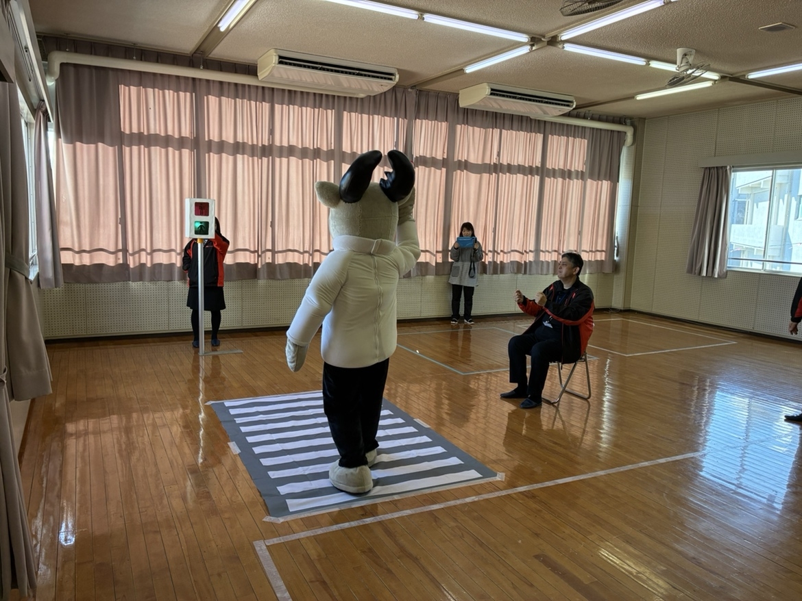 カクシカ君もわたる前に左右確認しましたよ