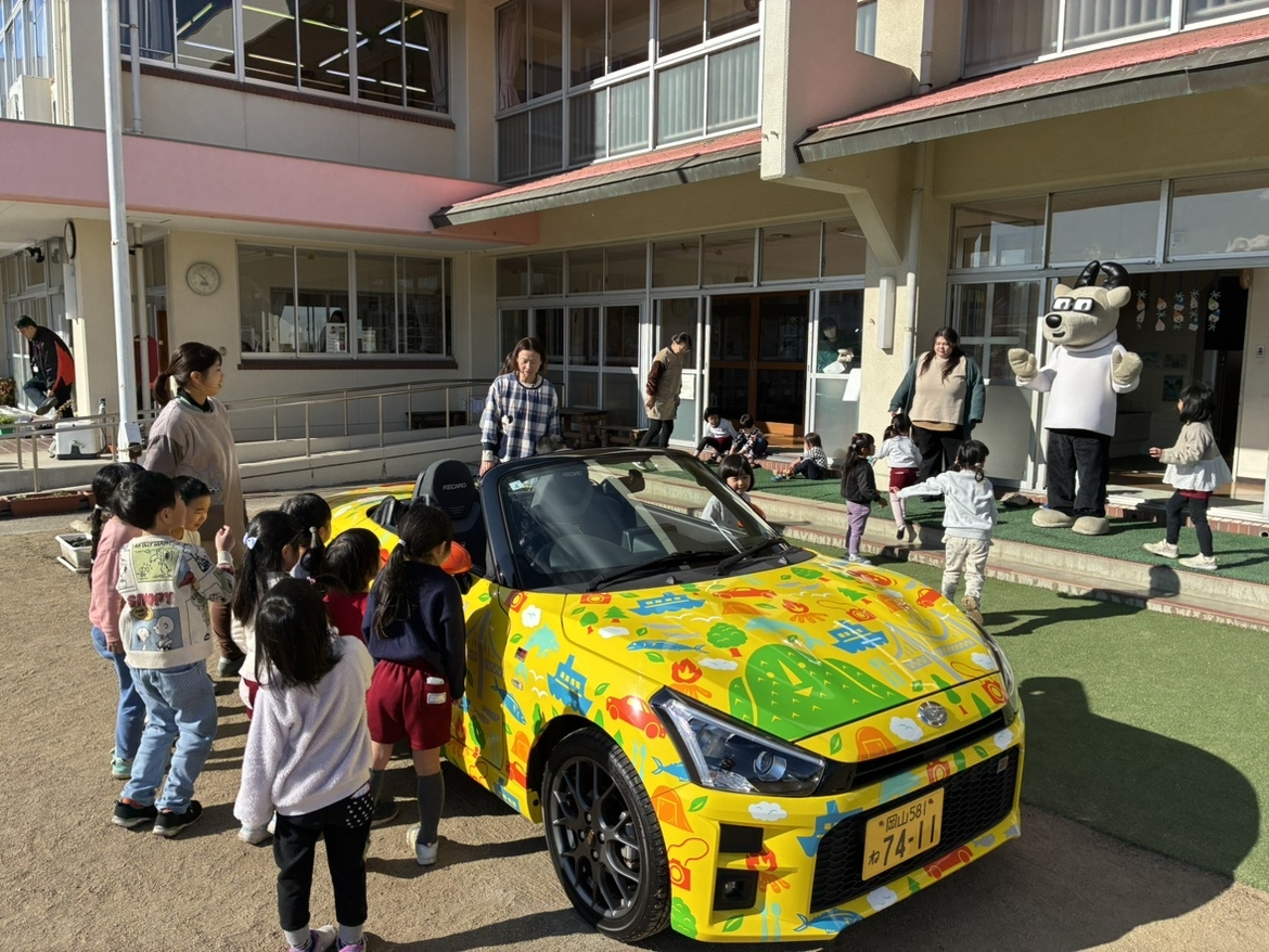 興味津々で集まって来ます